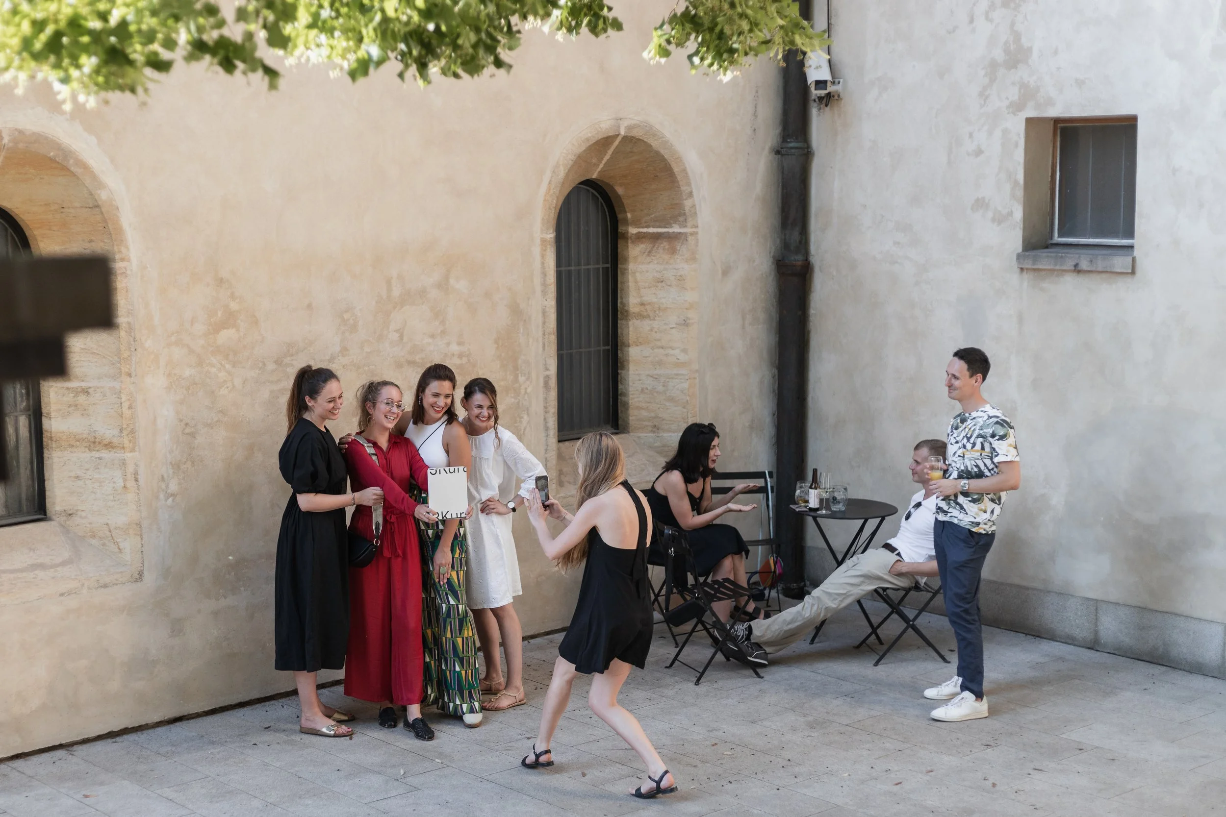 Focení eventu - křtu katalogu projektu 3 Kurátorky v kavárně Anežka v Praze v Anežském klášteře.