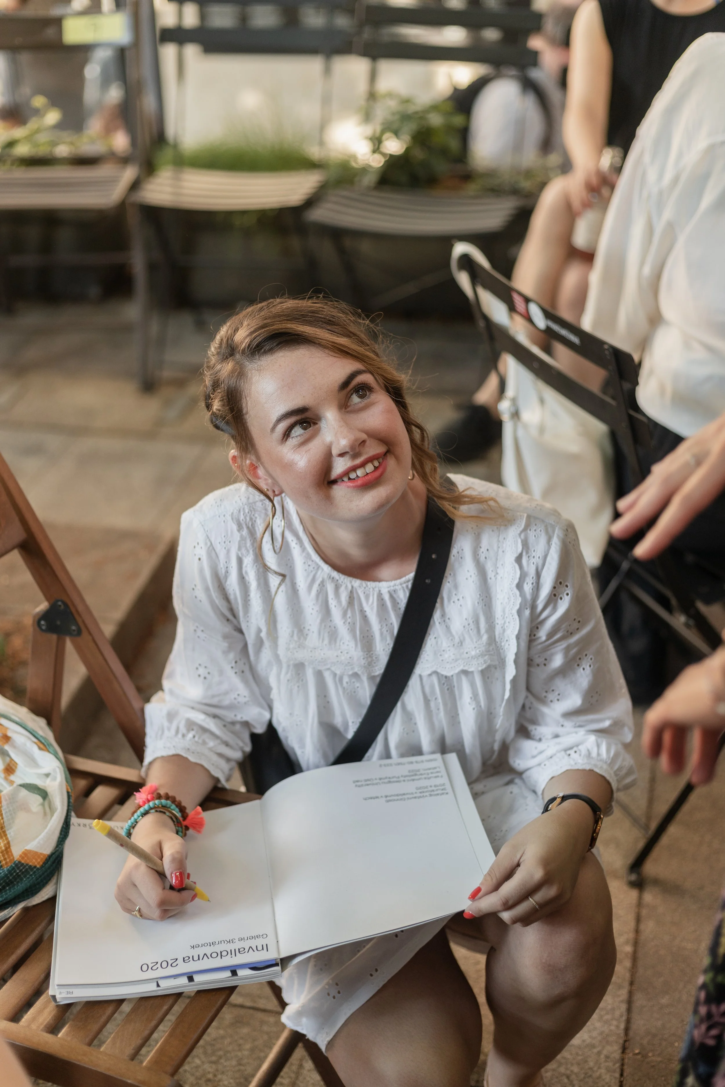 Focení eventu - křtu katalogu projektu 3 Kurátorky v kavárně Anežka v Praze v Anežském klášteře.