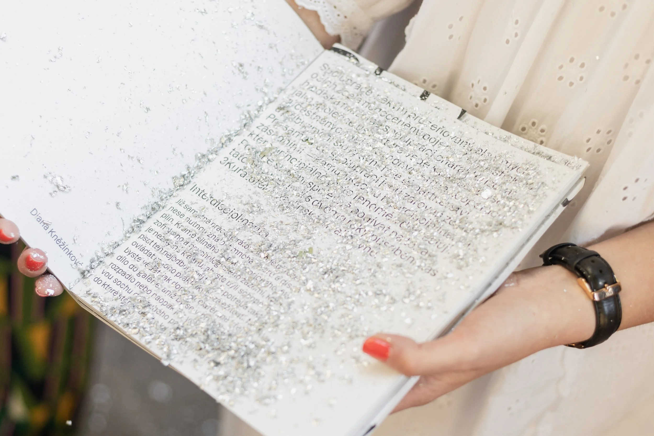 Focení eventu - křtu katalogu projektu 3 Kurátorky v kavárně Anežka v Praze v Anežském klášteře.