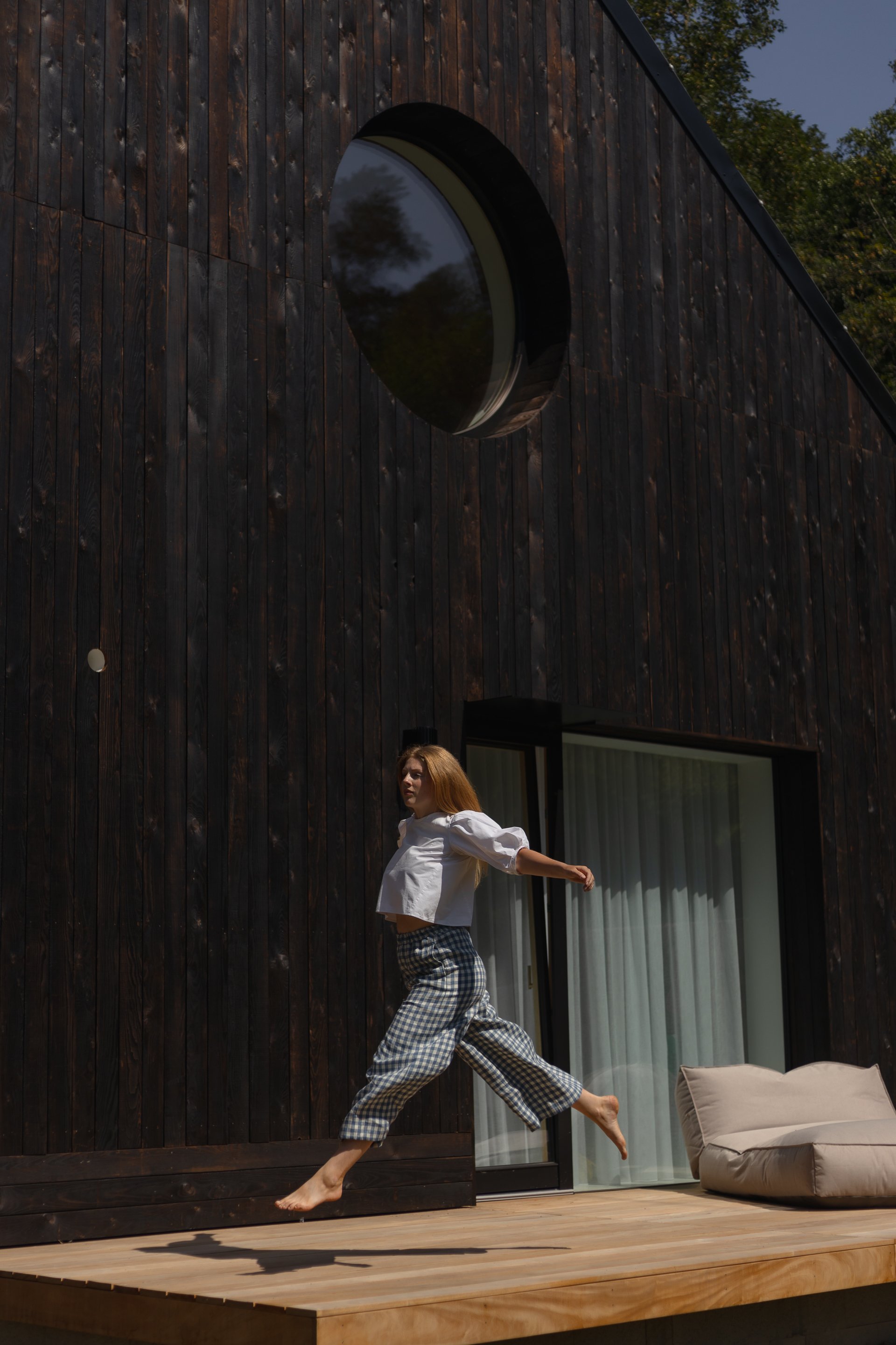 Fashion fotografie focené v rámci workshopu s fotografkou Barborou Gájovou pro českou módní značku Jolijoli