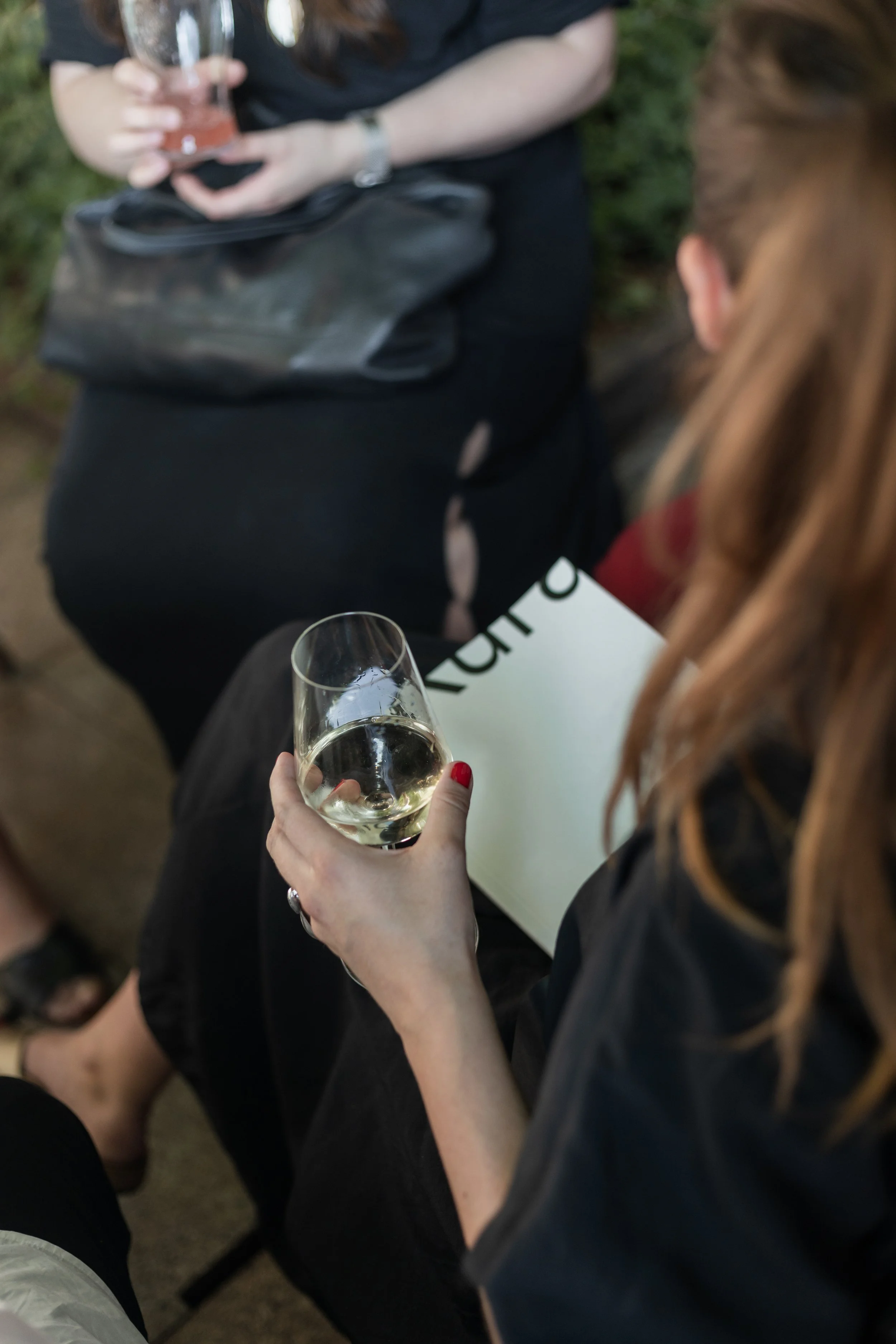 Focení eventu - křtu katalogu projektu 3 Kurátorky v kavárně Anežka v Praze v Anežském klášteře.