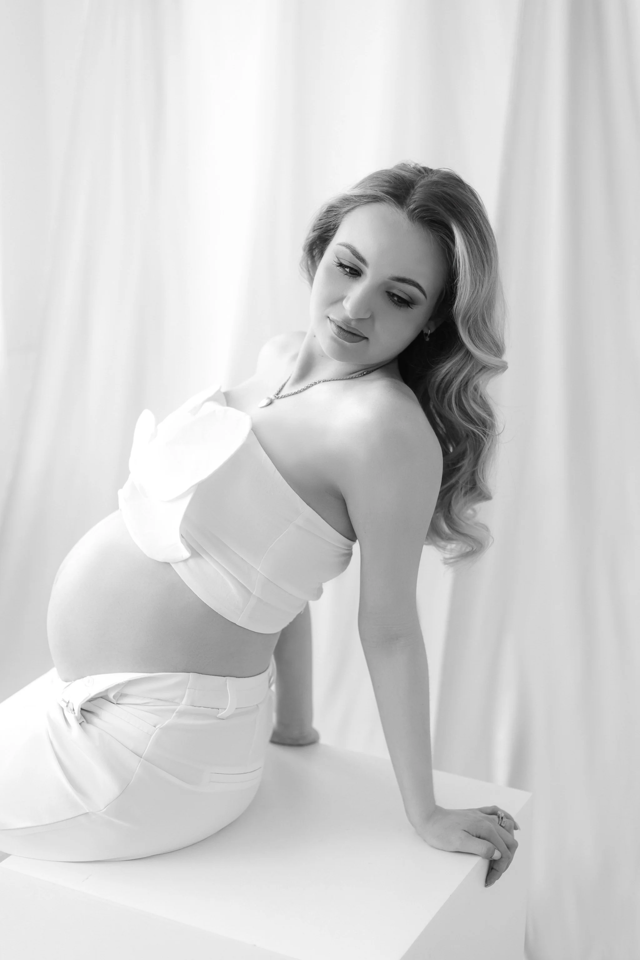 2026_03_Pregnancy_LucieBašniar_těhotenské focení--2.jpg