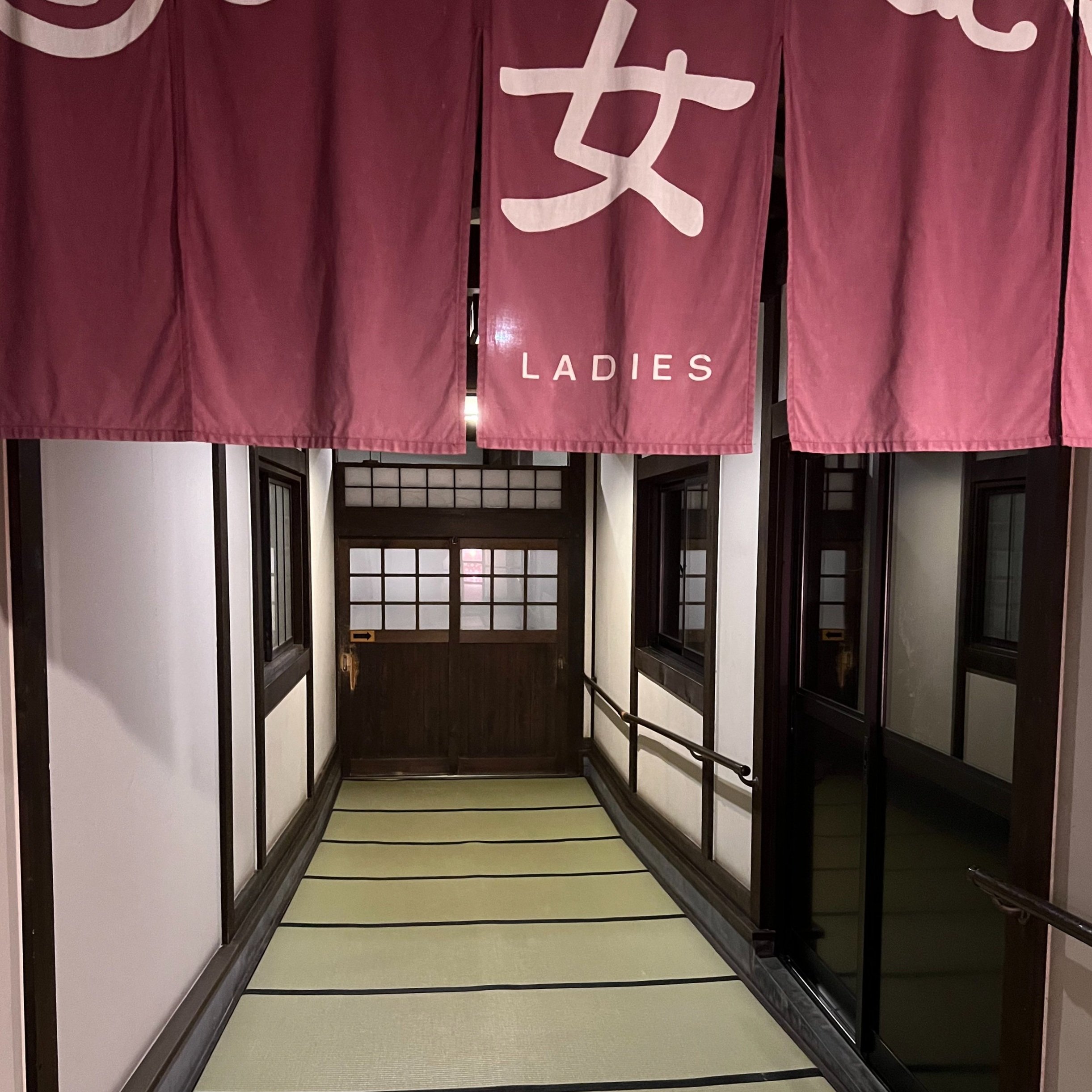 Entry to ladies hot spring pools in Hirayu no Mori