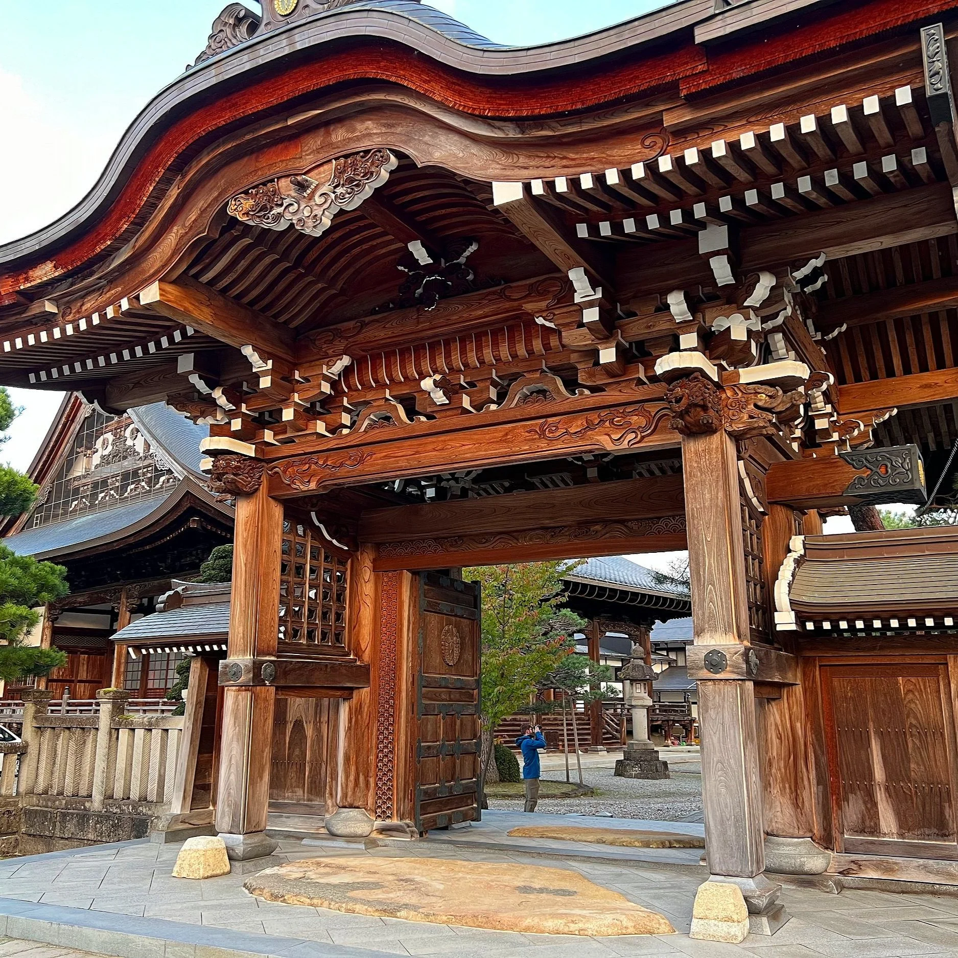 Temple next to Yatsusankan