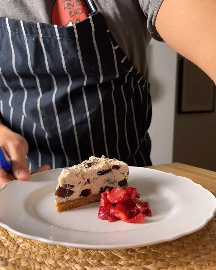 This week in food..
1. Pie w/ strawberries 
2. Latte Pie, thats coffee jelly in there
3. @tomat.la Tomato Tomato Tomato 
4. Tuna and Chips and Caviar 
5. Key Lime Cake
6. The Kashtan Case 
7. Chips and Salsa @holboxlosangeles 
8. The Tostada @holboxl