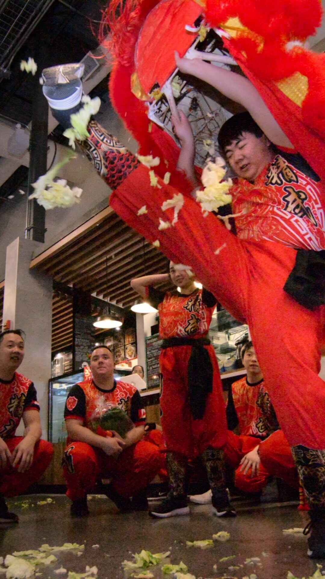 Lettuce kick 🥬compilation part 1️⃣Thank you @calgaryfarmersmarket for always feeding our lions lettuce🦁Sorry, they can be a bit messy sometimes🤭
.
#jingwo #jingwoyyc #calgarybuzz #уус
#chineseliondance #chinese #dragondance #yycnow #yycliving #cal