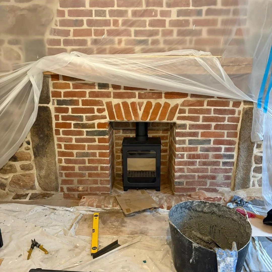 Such a gorgeous install we couldn't wait to share it! 

Great things often come in small packages and the @acrstoves Woodpecker WP5 is one of them. Small in stature but with a huge viewing window and sleek lines, this model enhances the beautiful bri