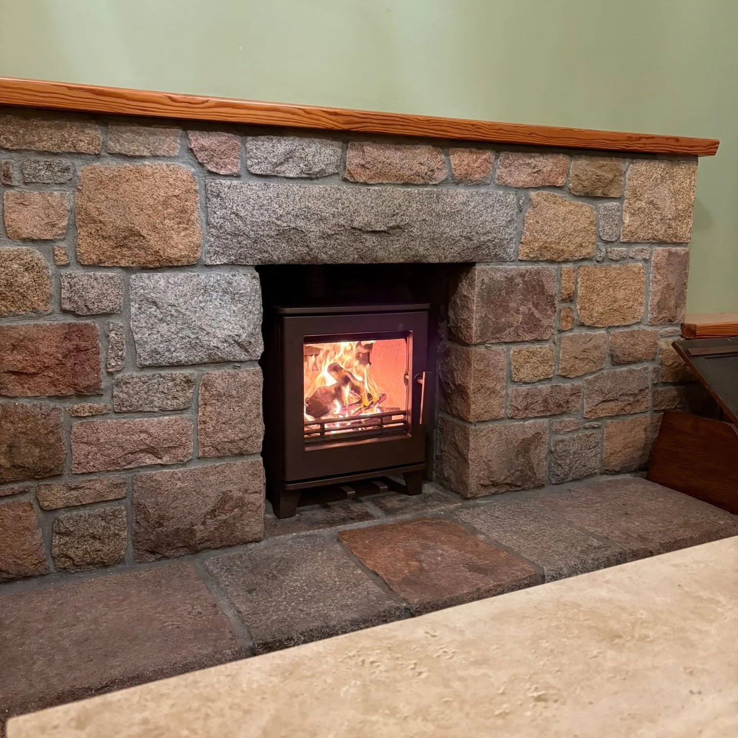 Small but mighty! The Woodpecker WP4 from @ACR Stoves is one of the smallest stoves on the market, just perfect for a small space where you don't want to have to remodel the surround. 

She may be petite but with a 4.3kW output she'll keep your room 