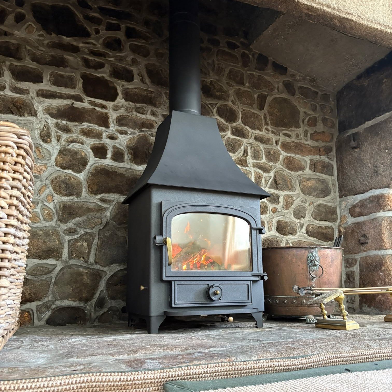 For this stunning install we used the client's own Clearview Vision 500 and safely installed it into their space, replacing an older and less efficient stove. 

🇬🇧 British built
🪵 Wood burning
👀 Large viewing window
🔥 8kW heat output

This popul