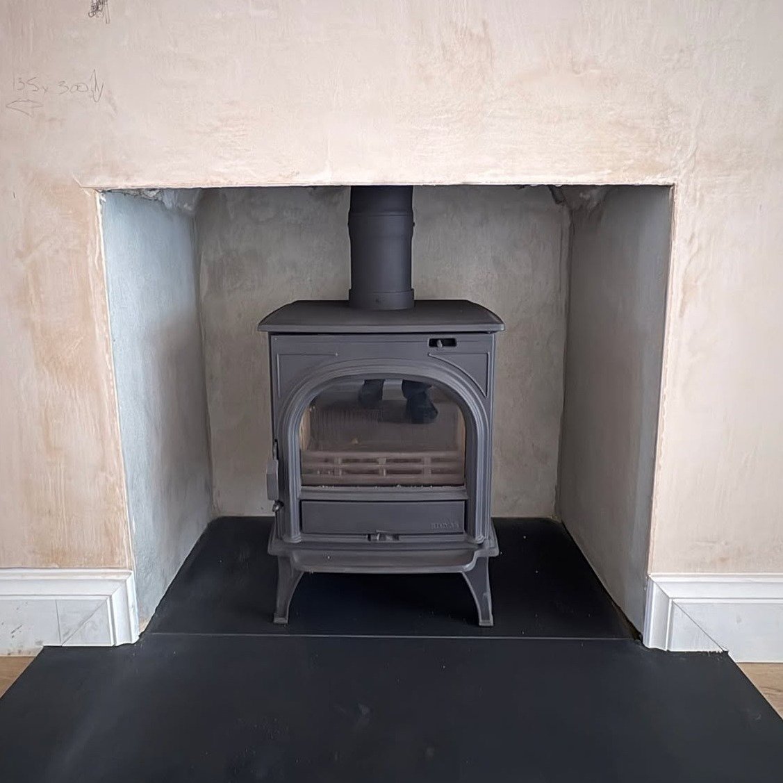 Did you know that we also sell pre-loved stoves, alongside our range of new models? 

This is one of our recently installed reconditioned stoves, ready for many more years of service heating the heart of a home. 

We have a selection of reconditioned