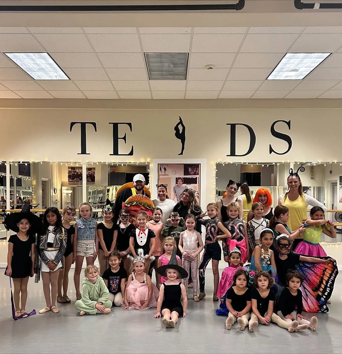 Reminiscing on another EPIC Halloween week at TEDS! 🖤🧡