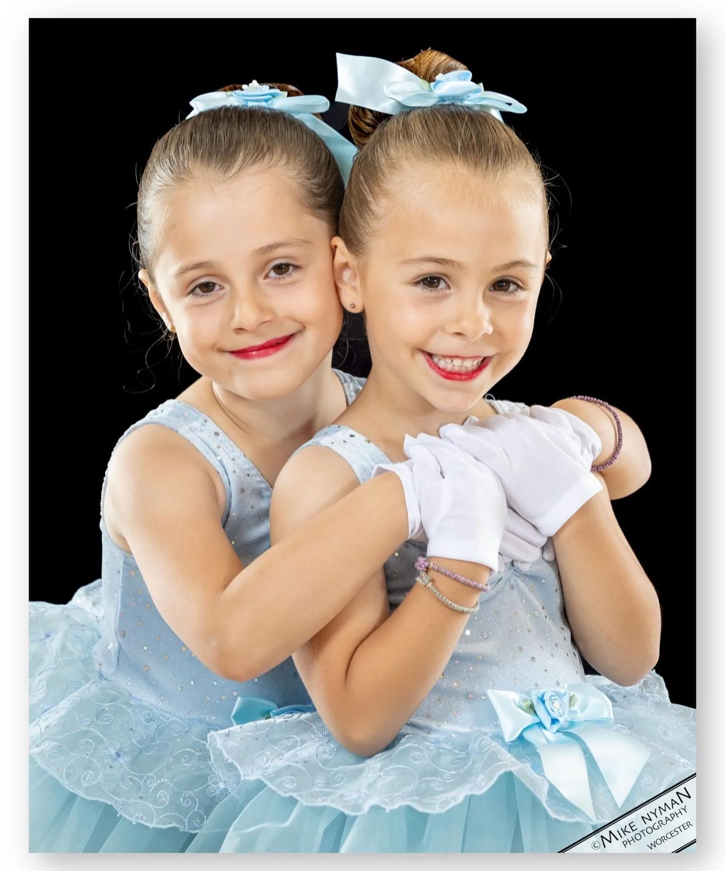 Don&rsquo;t forget to book your dance portraits! @mnphoto will be in studio on June 8th, and 9th!

Follow this link to find available times: https://mikenymanphotography.com/project/teds/