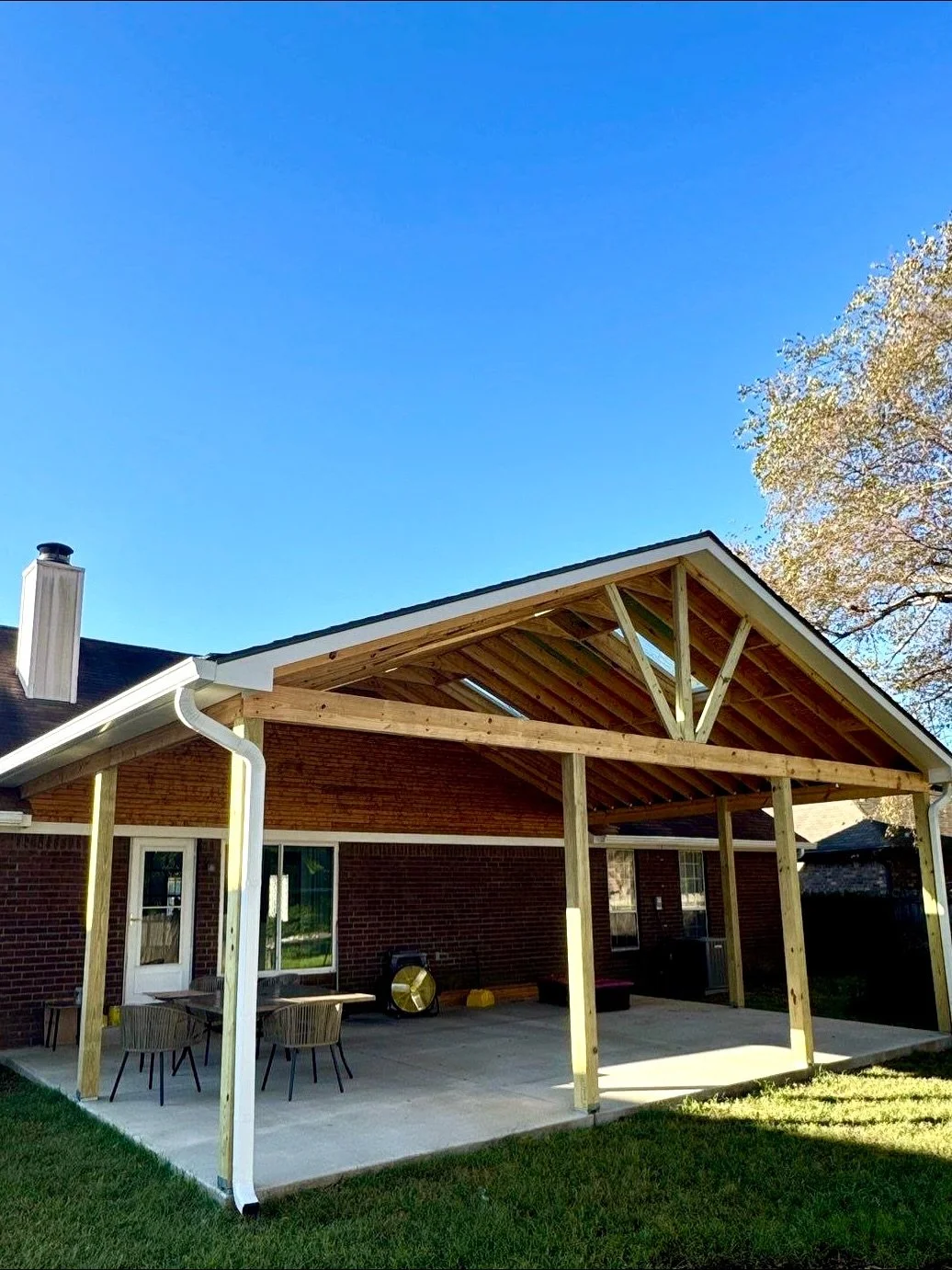 A patio that can be enjoyed rain or shine🌦️ complete with skylights and retractable covers!