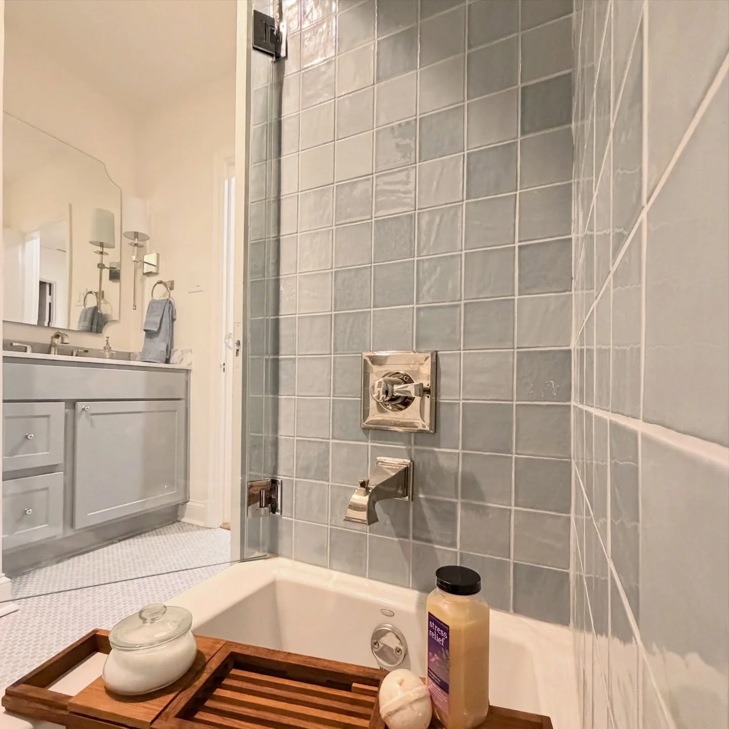 Wishing we were starting the week right here 🛁🧖🏼&zwj;♀️

This bathroom renovation is proof that the best transformations honor where a home started. We&rsquo;re so glad the original shower arch was carried through to the finished product - it trul