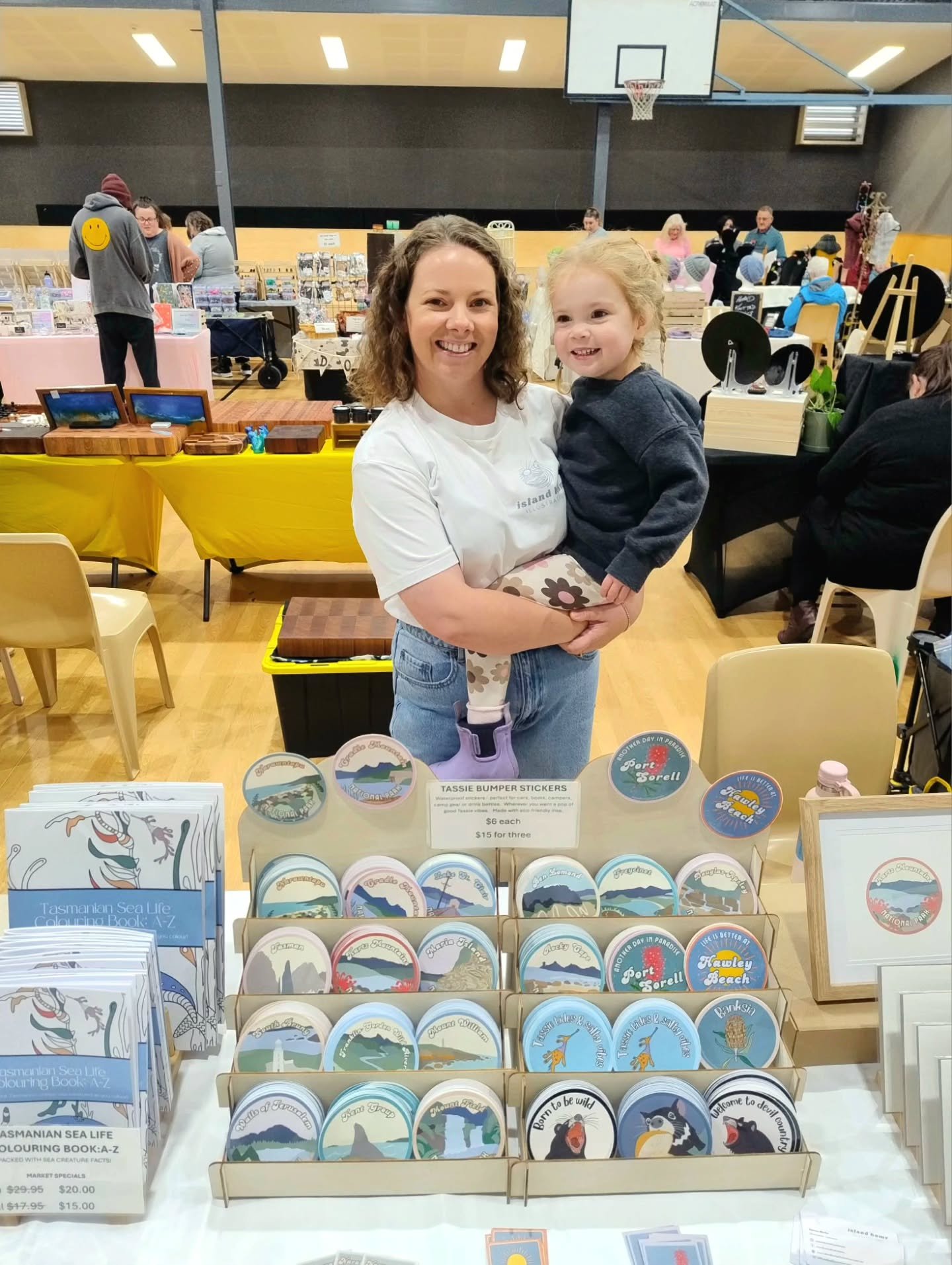 🌊☀️ Market days don&rsquo;t happen solo. It might look like it&rsquo;s just me, but from getting organised to being there on the day, it takes a village, and I&rsquo;m so grateful for the supportive people around me. 

🙋&zwj;♀️ Hey, I'm Sammy the T