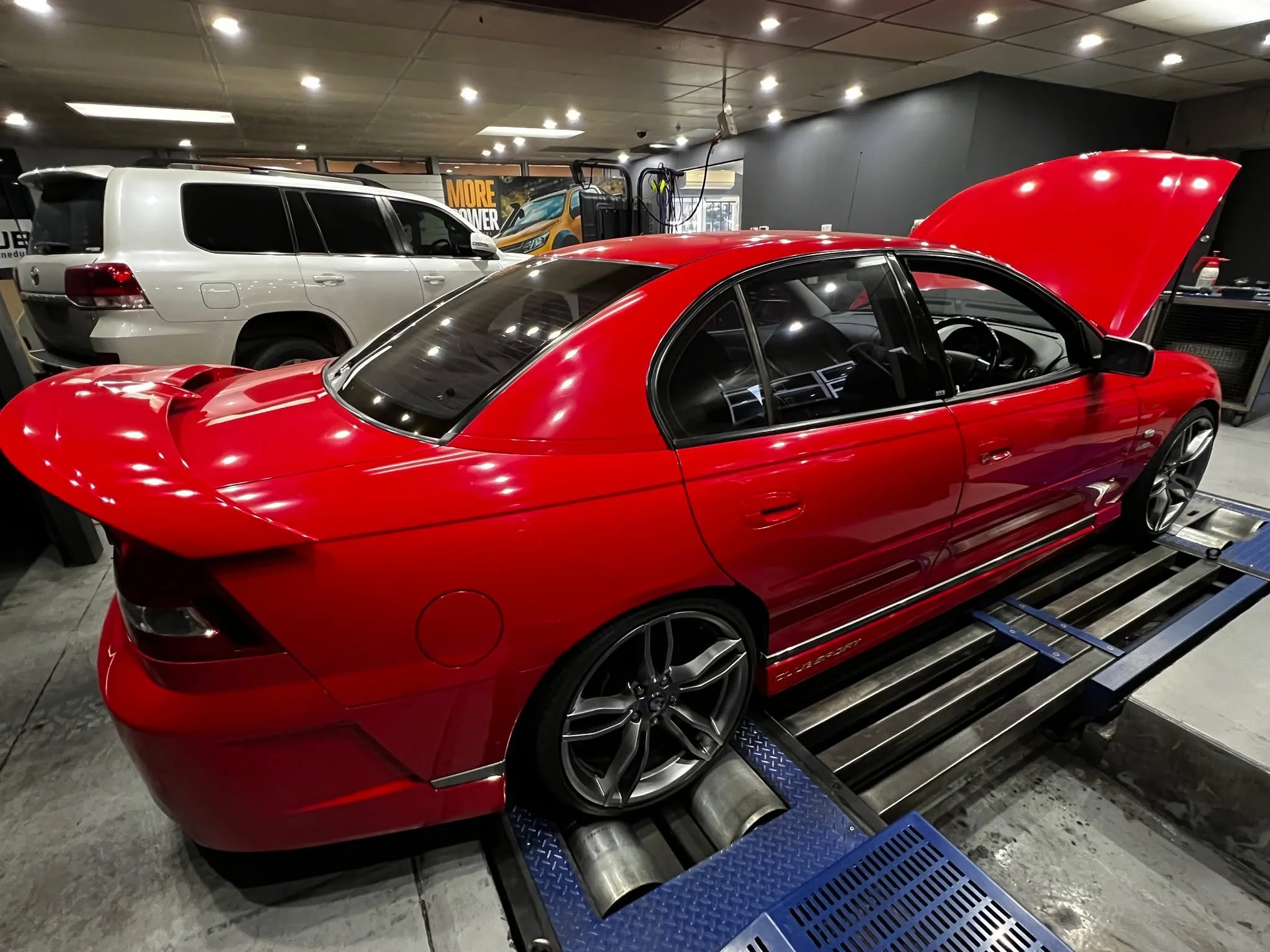 Tidy VZ HSV in for a @craigsautomatics trans rebuild, trans cooler and full retune. Still a cool looking shape and with a 3000rpm converter, this thing sounds and goes cool. For all your commodore upgrades, contact the office on 82642077. 
 #morpowas