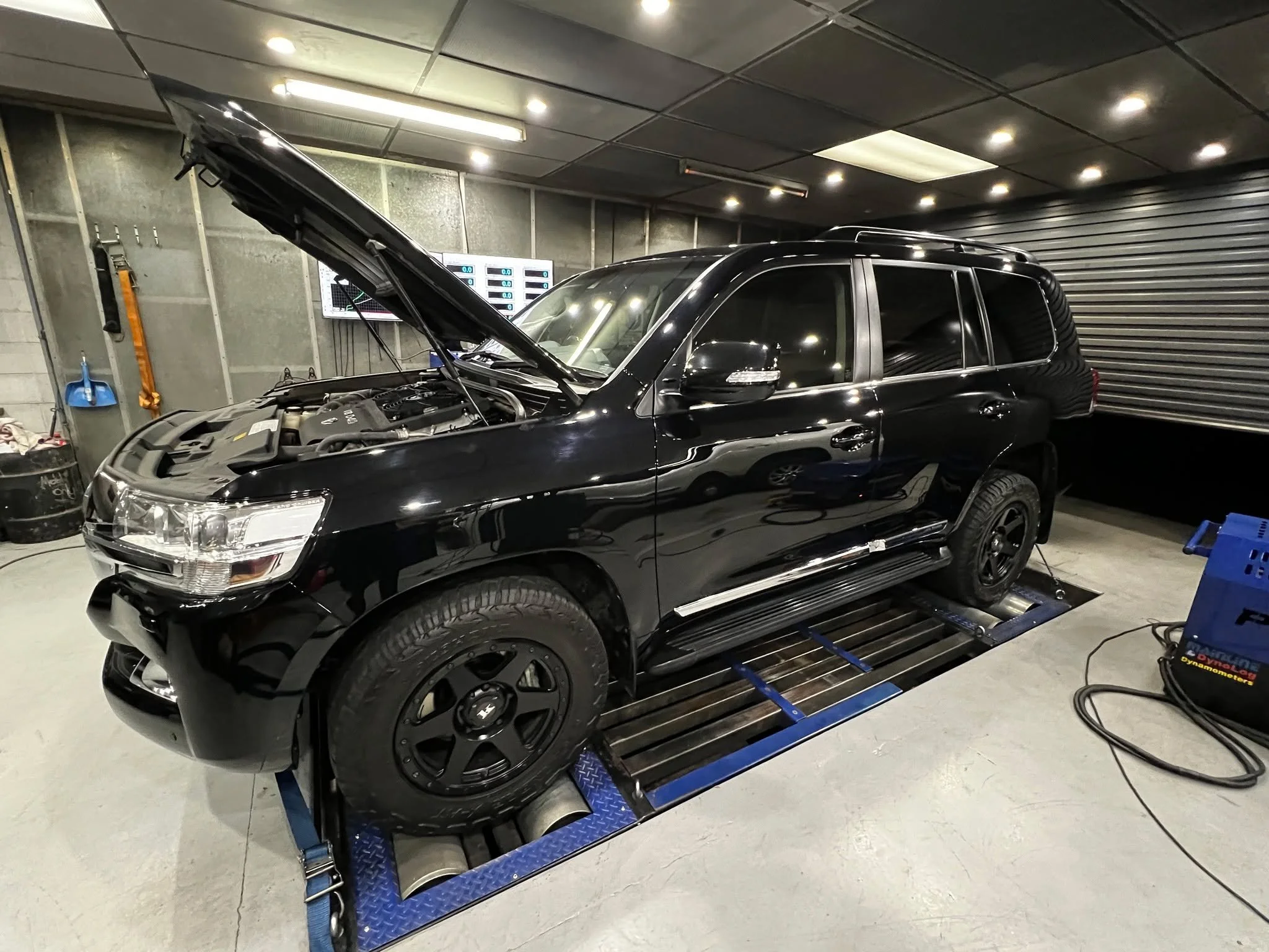 Some customers just make our job fun. This 200 Series spends its life taking its family and their boat to the river, so it needed some additional punch for towing duties. A full @mantaperformance exhaust, Fan kit and custom engine and transmission ca
