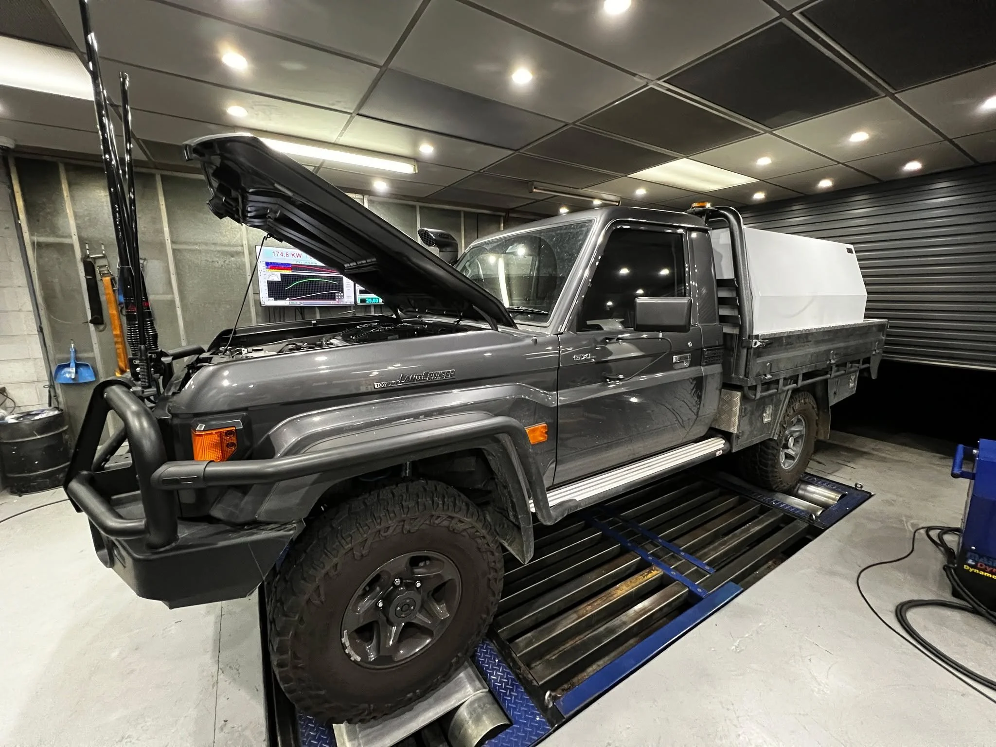 These upgrades just make these cars great. Facelift 79 in for 
🔥Power Drive XX2 Clutch
🔥 Twin Fan Kit
🔥 Safari Snorkel
🔥 Just Autos Air Box
🔥  Custom Engine Calibration on the Dyno
This is the most popular upgrade for the 79 Series Landcruiser. 
