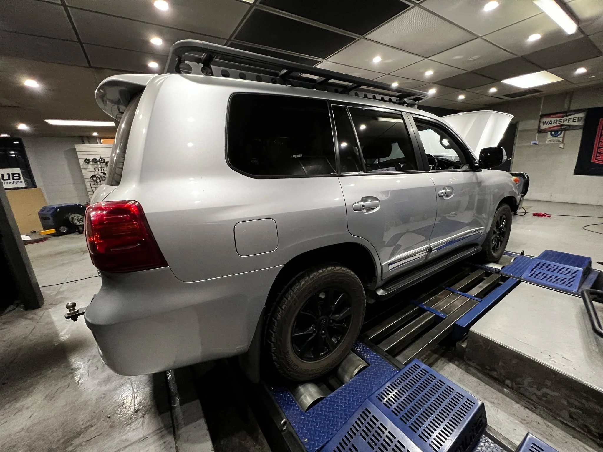 Some more 200 Series Landcruisers rolling through for a health check and retune to suit with full transmission lock up control. For all you Landcruiser needs, call the office on 82642077 
#morpowasa #mptuned #morpowasouthaustralia #morpowaadelaide #7