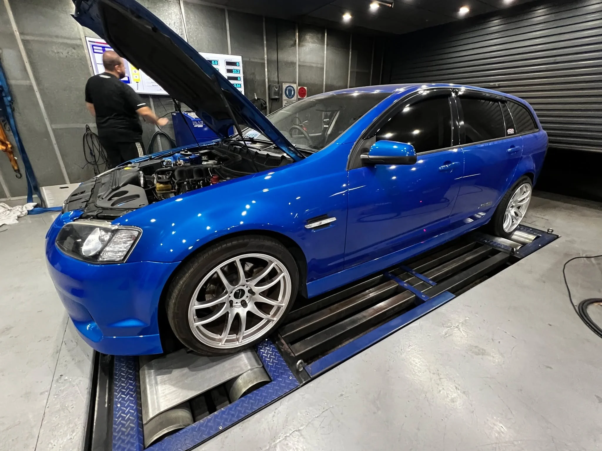 Couple LS packages getting sorted on the dyno. Blue wagon had a new heart transplant with a LS3 all fitted up with cam and fresh lifters. The white VF had a fresh E85 tune all sorted. Both these vehicles made some absolute awesome power and ready for