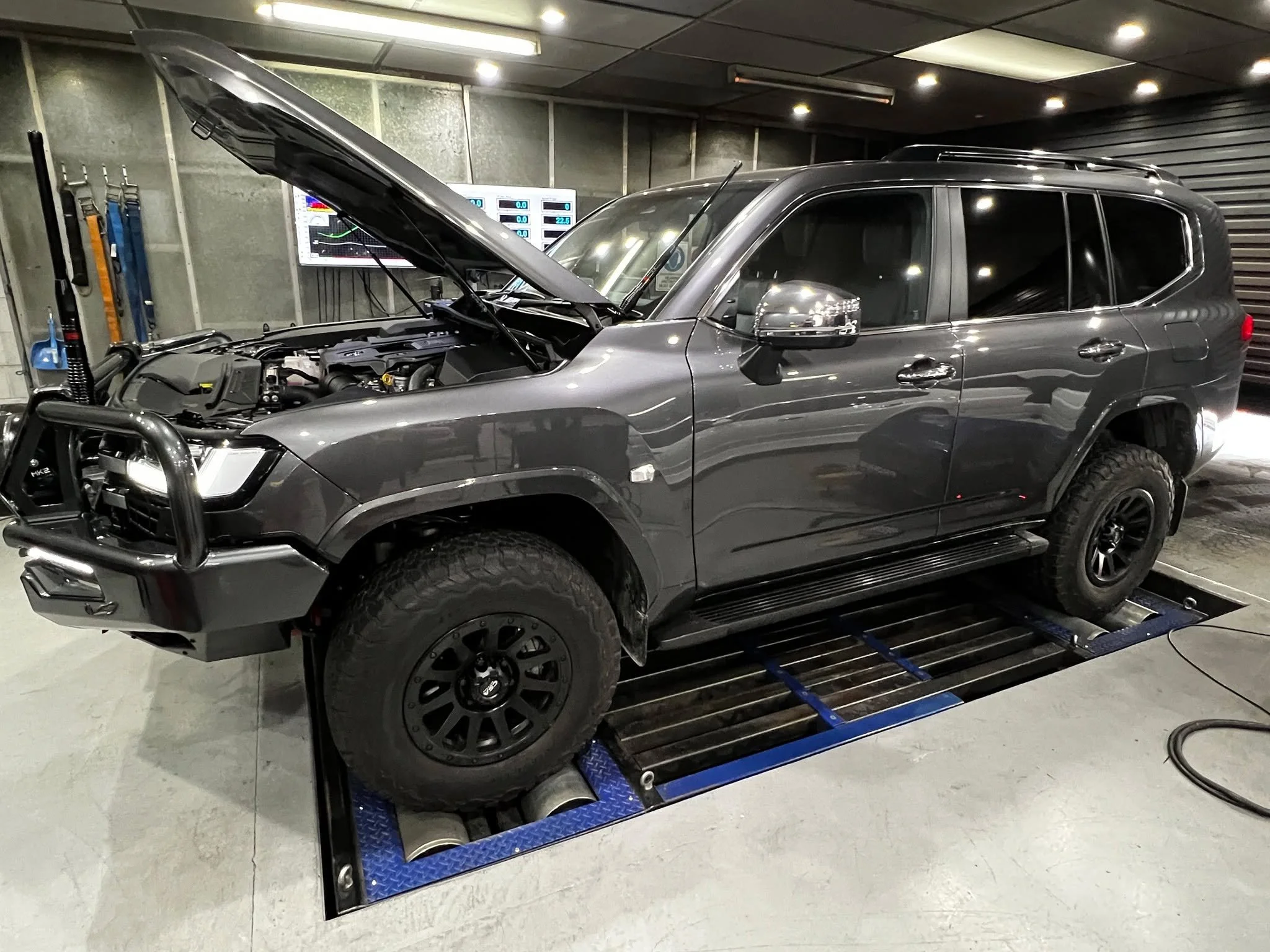 Yet more Just Autos Upgrade packages. The most developed packages known for the 300 Series Landcruiser.
This vehicle was in for the the Package 2 to get the best from this vehicle.
💥Intake Pipe
💥Heat Exchanger with fans
💥Air Box
💥 JA Sump Upgrade