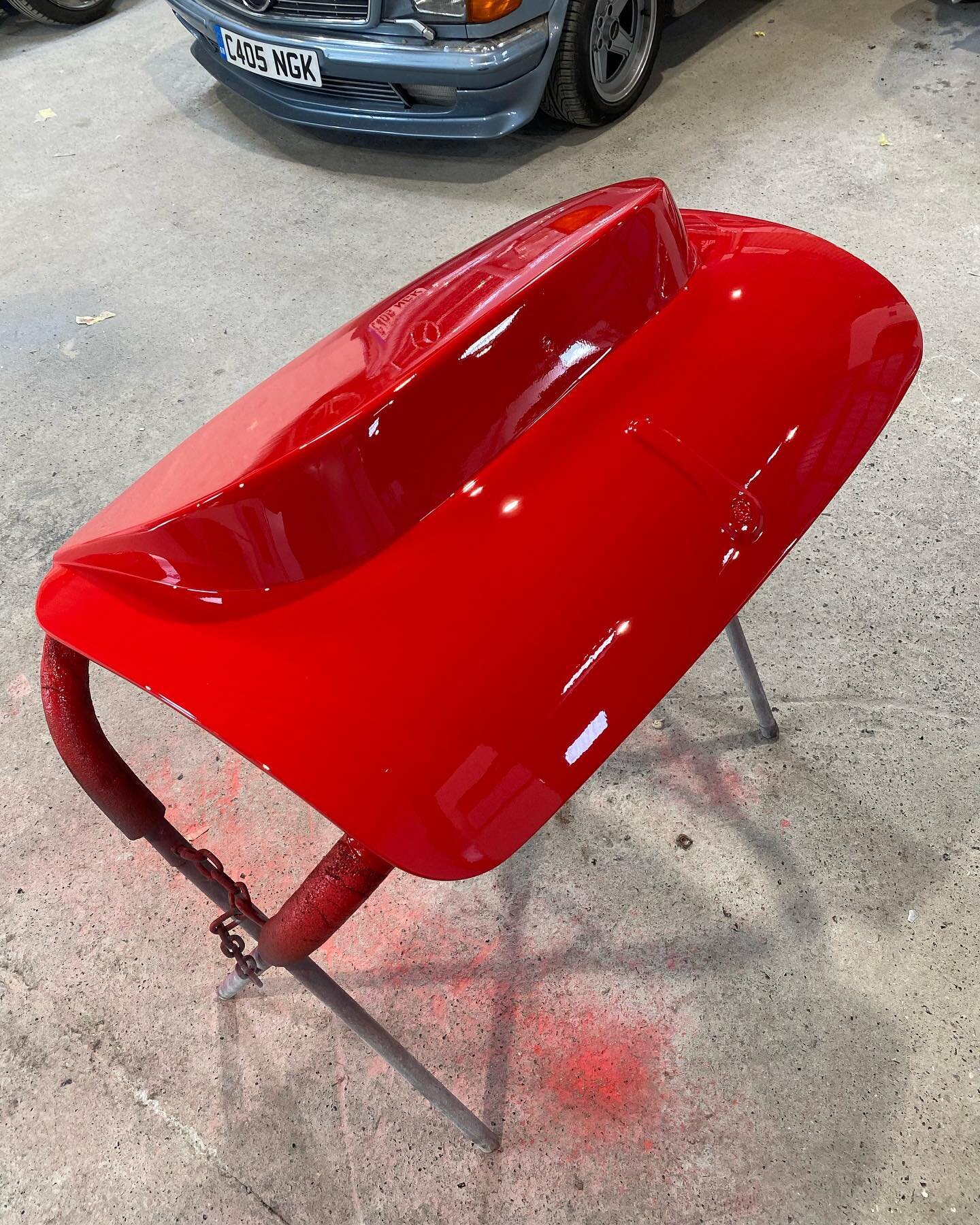Finished up the competition bootlid on the #bighealey a few weeks ago. Toms first crack at painting on this, came out beautifully. @tomconrad_ 

Suits this ex #racecar #austinhealey perfectly, colour match is bang on. 

Such a characterful piece of #