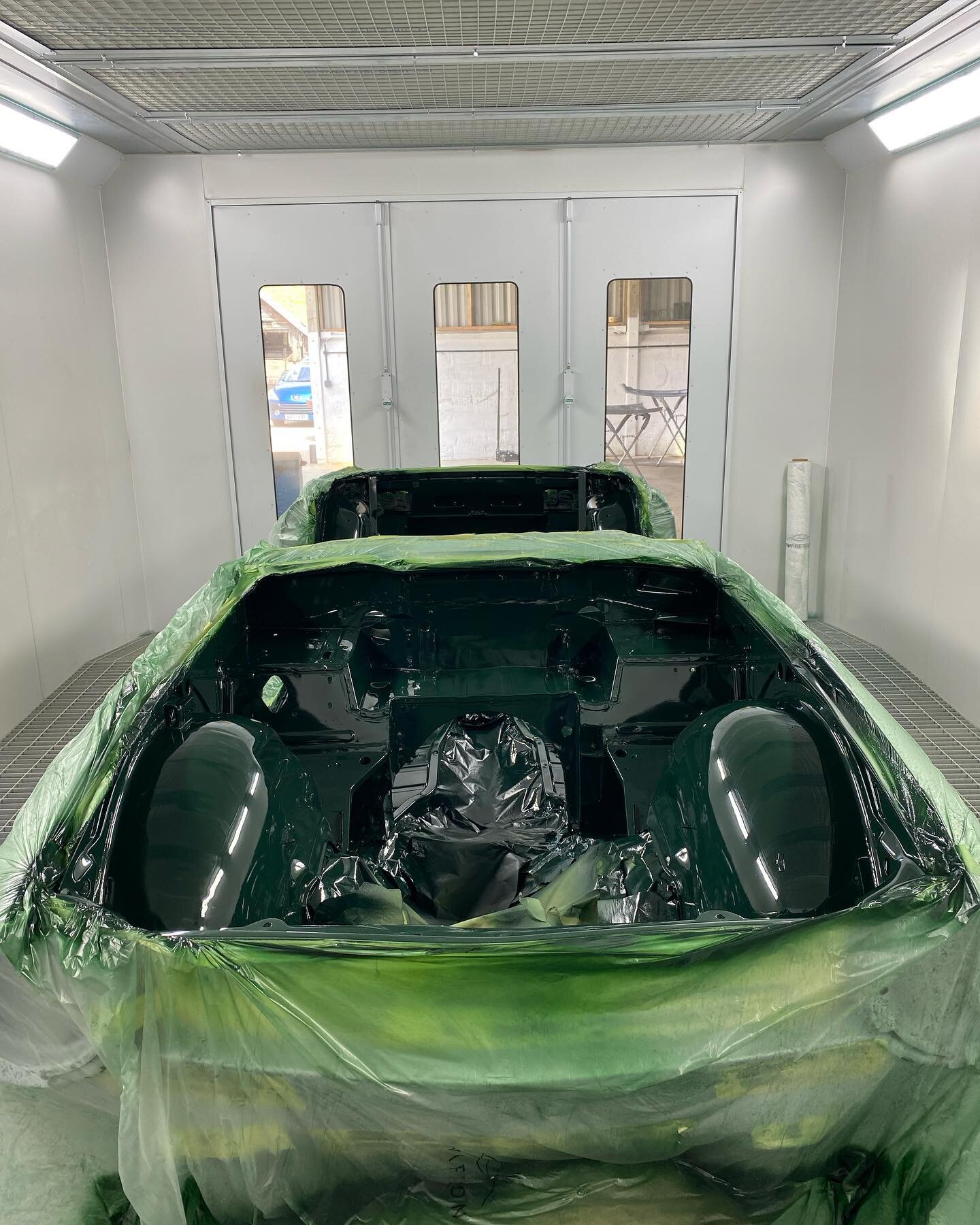 Interior and engine bays of this Triumph TR6 have now been sprayed in this gorgeous Jaguar British Racing Green. 

Extremely suitable and period correct colour for this Triumph, very traditional. 

When in doubt paint it British Racing Green. 

#brit