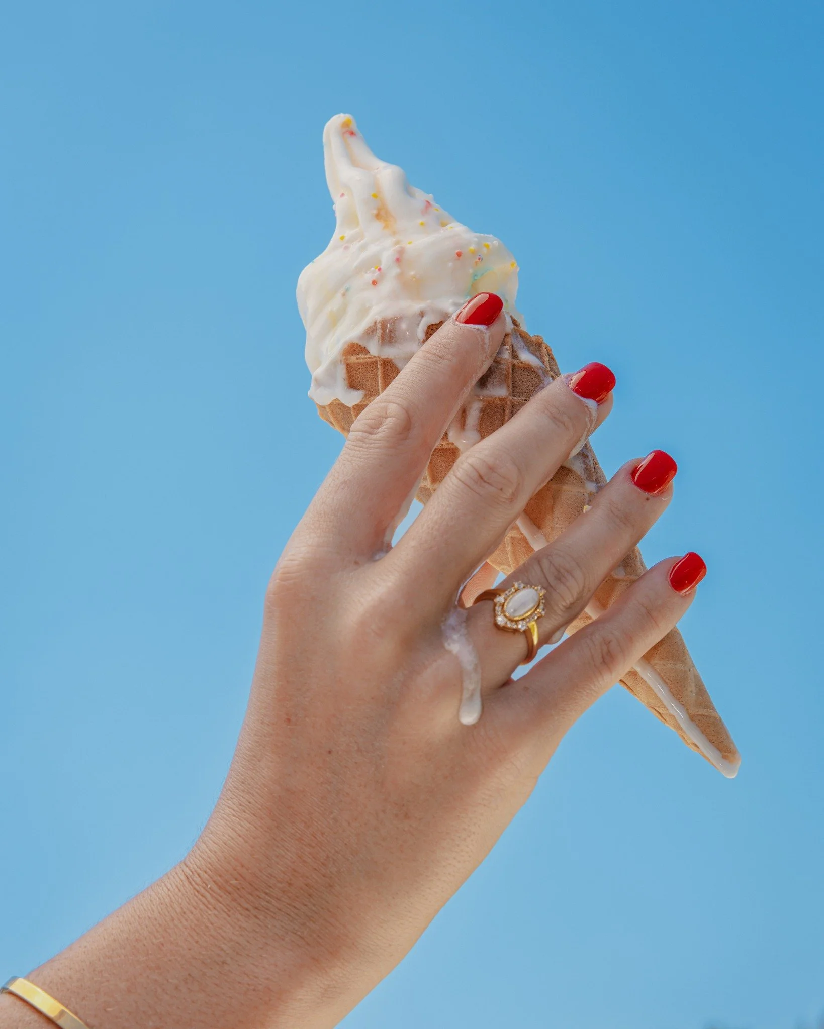 The best summer treat🙌 
There's never a wrong time for a Festa soft serve!🍦

Swing by this week - we've got the delicious creamy swirls and the good vibes you need to start off your December.

We are closed this public holiday (16 Dec) but will be 