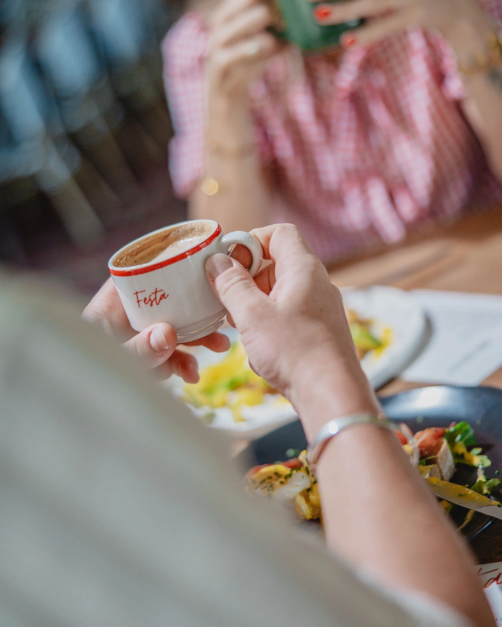 Sunday mornings at Festa ☕
Slow starts, strong coffee, and the kind of breakfast that makes you want to linger a little longer. This is what weekends are made for.
We're open from 09h00 today - come find your spot on the lawns and ease into the day t