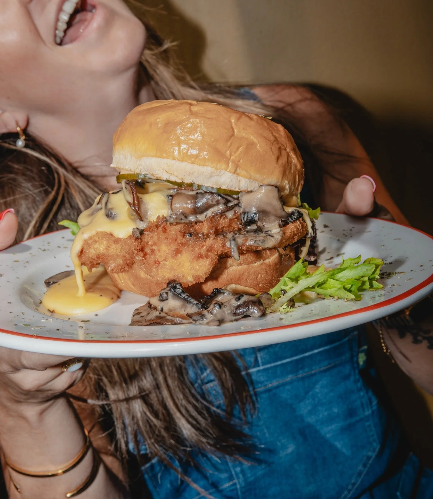 🍔 This is your sign to order the burger.
Juicy, cheesy, saucy, messy-in-the-best-way&hellip; the kind you swear you&rsquo;ll eat neatly and then you&rsquo;re wiping sauce off your hands like it never happened 😅

Join us at Festa in Wellington for d
