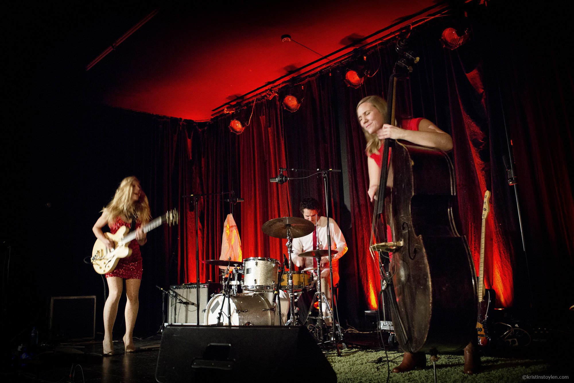 HedvigMollestadTrio_Spellemanndagene_Spor5_14_FotoKristinStøylen.jpg