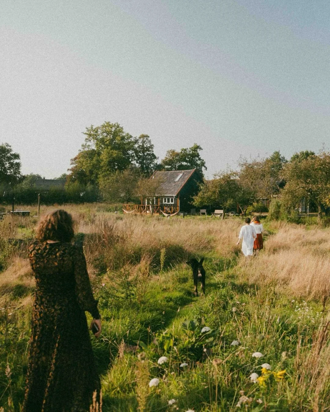 The Makers Barn, welkom op Het Retraitehuys! 🫶

Midden in het Overijsselse groen vind je @the.makersbarn. Een prachtig gerenoveerde boerderij waar rust, ruimte en een warme, persoonlijke sfeer samenkomen. Het is niet alleen een retraitelocatie, maar