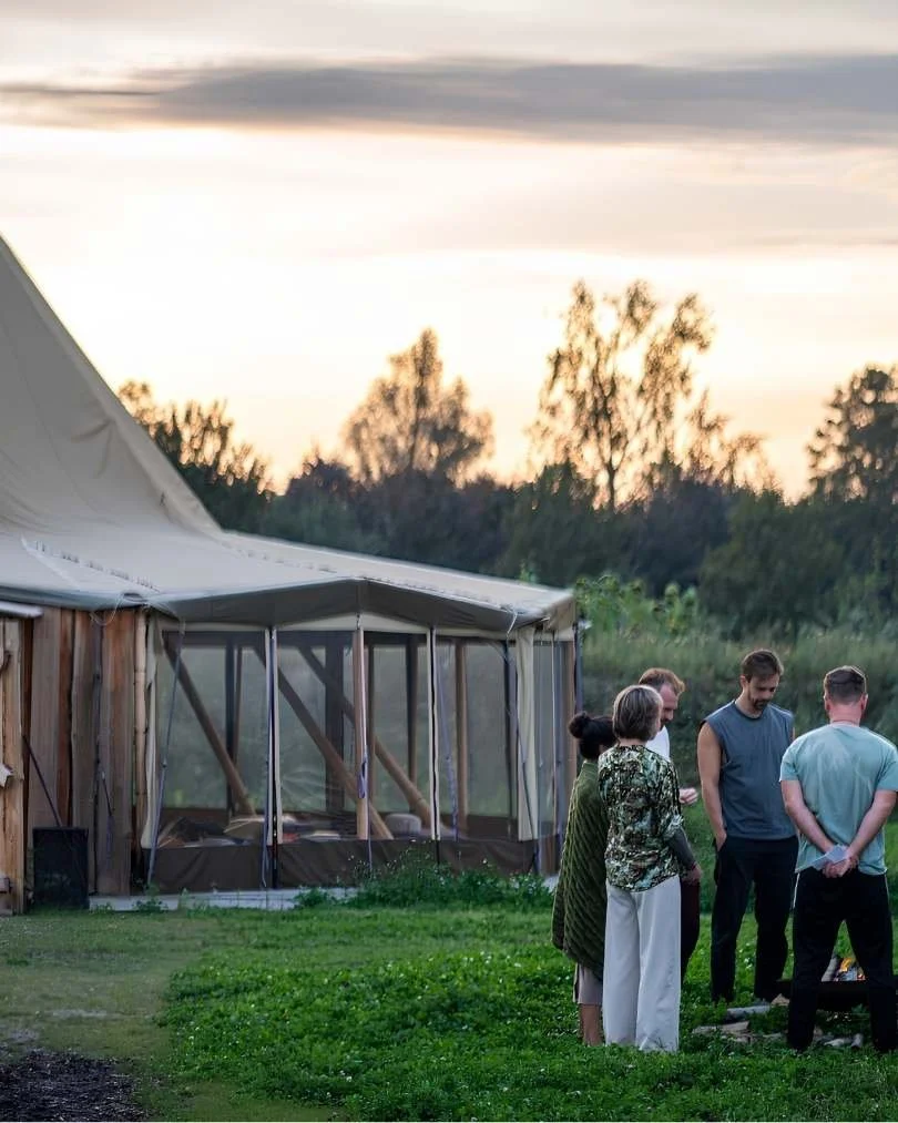 Een bewuste heidag organiseren waarbij een team samen komt en elkaar beter leert kennen.