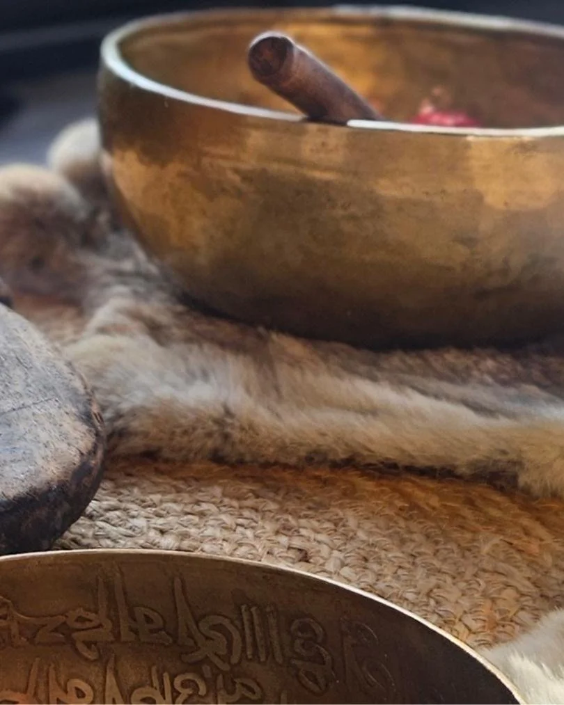 Een klankschaal die wordt gebruikt bij een mindfulness retraite