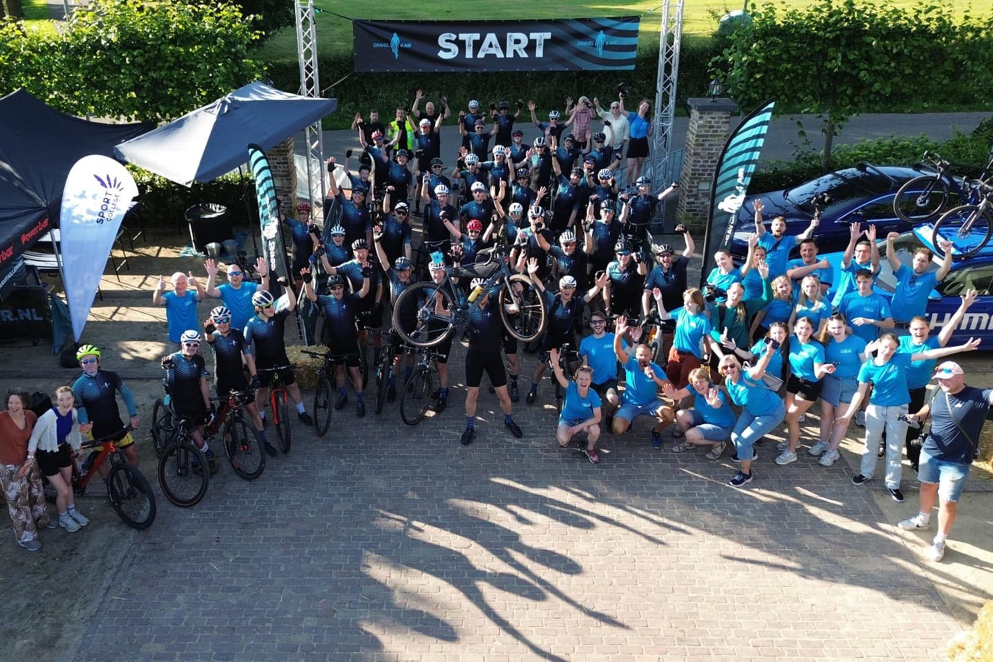 We zijn van start! Volg onze helden op live.gravel4air.nl/

#Gravel4Air #Gravel #Avontuur #GoedDoel #Taaislijmziekte #TrappenTotHetNietMeerNodigIs #Live