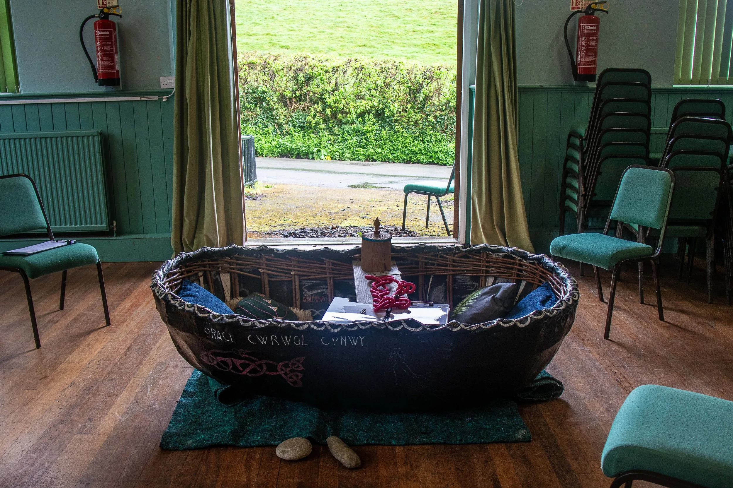 Oracl Cwrwgl Conwy Conversational Coracle