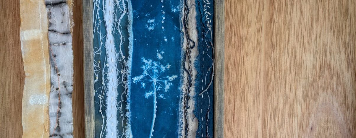 I mewn i’r gofod glas: gweithdy tecstilau cyanoteip // Into the blue space: cyanotype textile workshop
