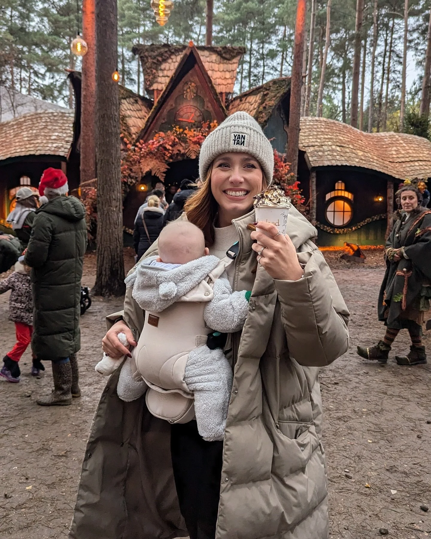 Last weekend we started off the festive season in the most incredible way at @laplanduk 🎄 ✨🎅🏼 honestly it was the most magical and surreal experience. Seeing the magic through the kids eyes is a joy to watch and genuinely I think all the adults le