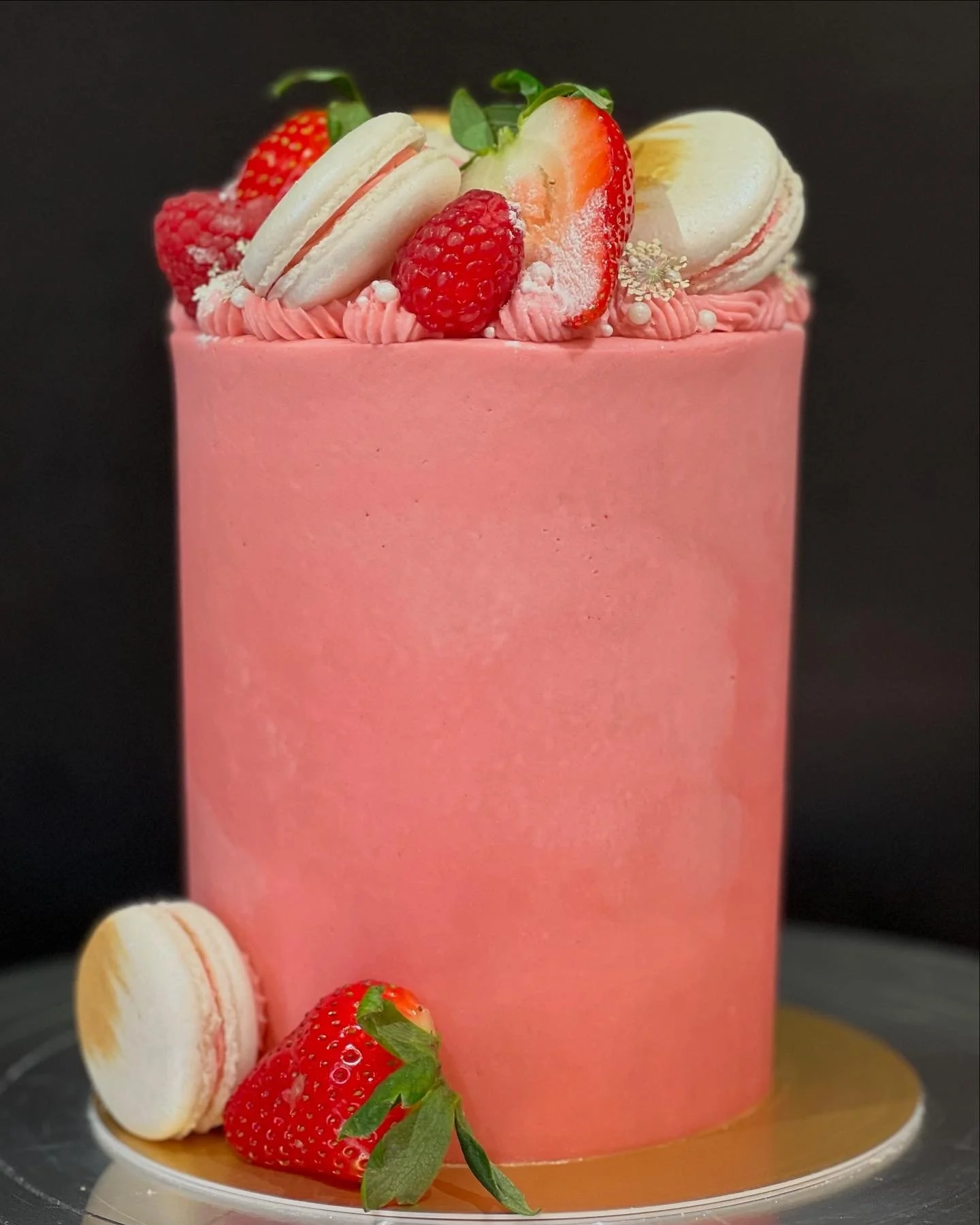 4" 3-layer Vanilla Cake/frosting w/Raspberry filling