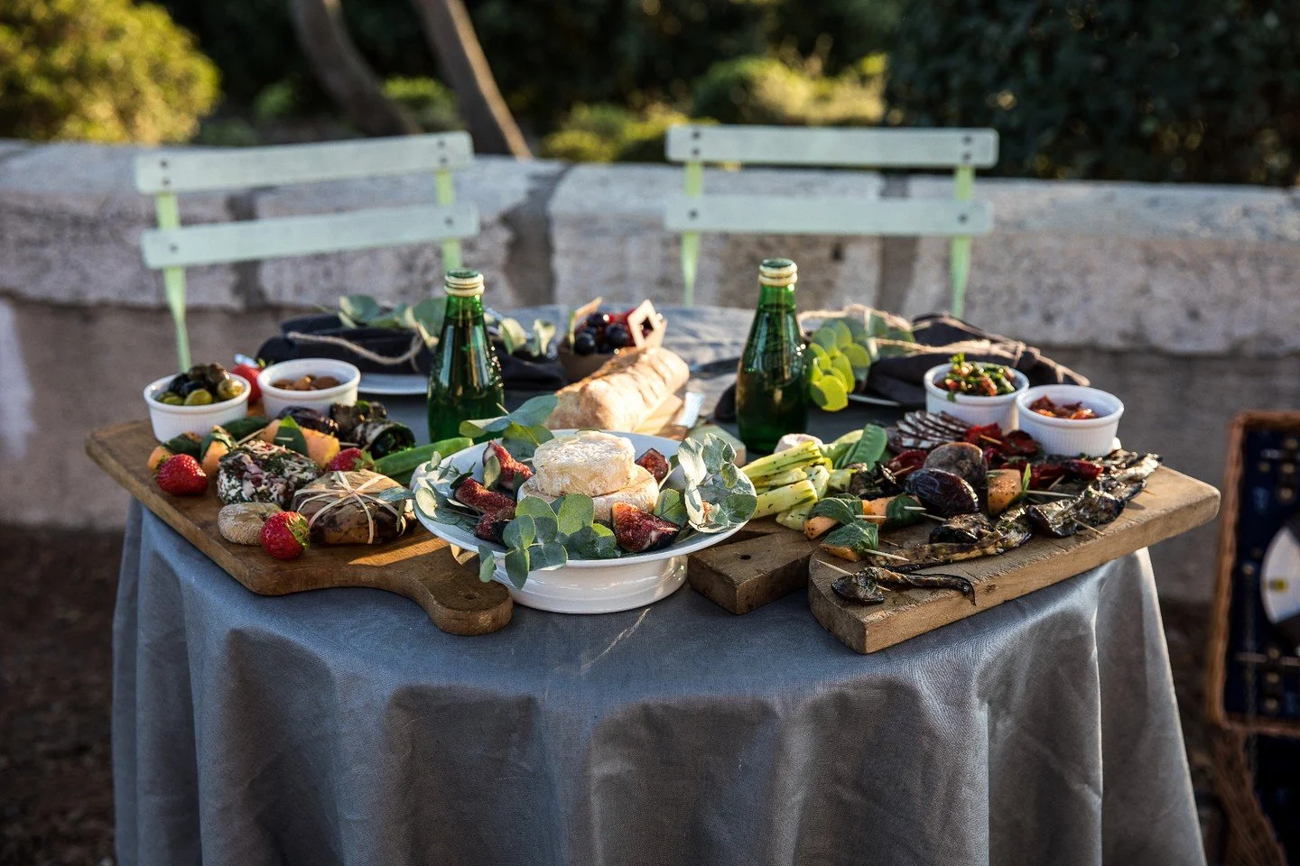This beautiful private picnic I created for a couple eloping in Antibes.
Photography/planning/styling @corrinatoughphotography #foodismemories#shanetoughcatering#weddingcaterer#weddingfoodhandmade#weddingcateringfrance#weddingcateringsouthwestfrance#