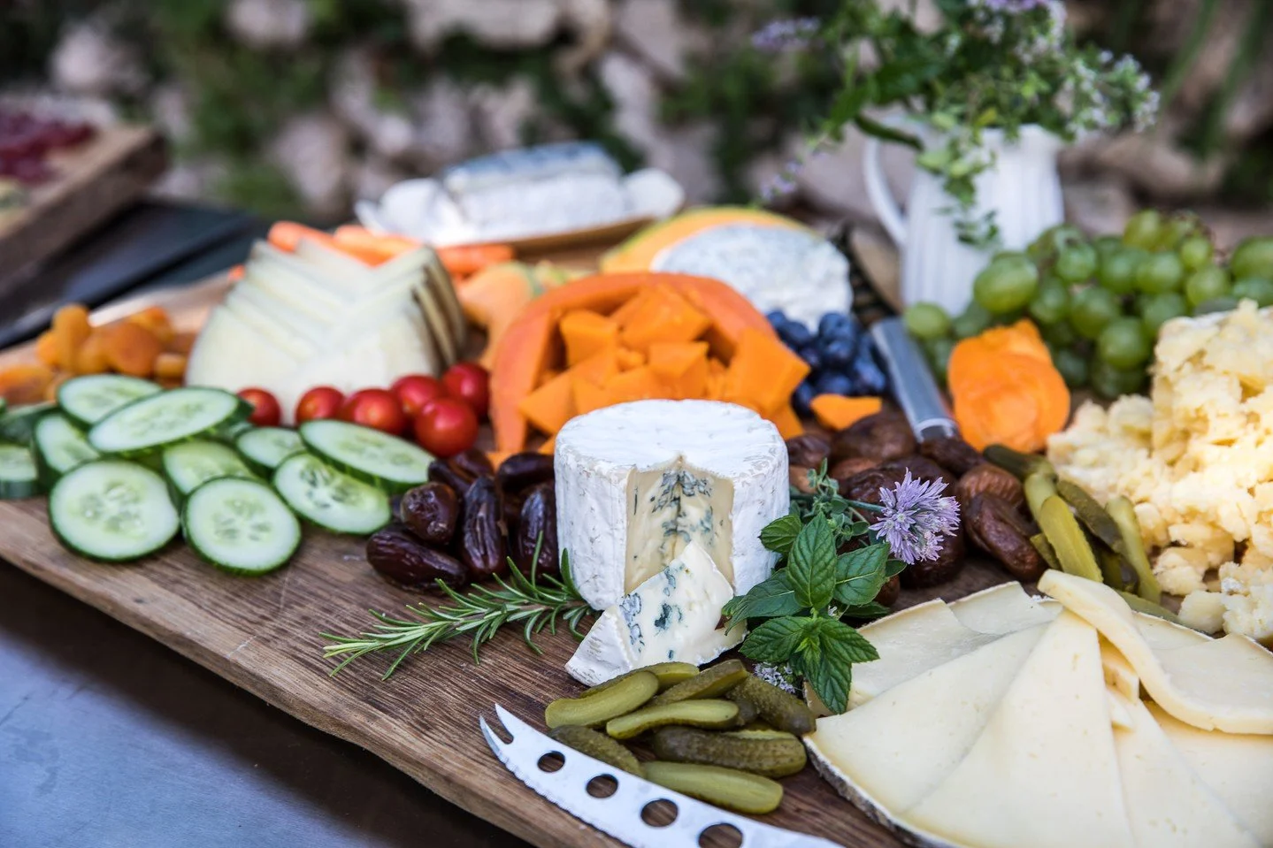 Grazing boards of dreams- wow your guests during cocktail hour at your wedding or maybe a feast of grazing tables for your next event.
Image @corrinatoughphotography #weddingfood#shanetoughcatering#weddingandeventcateringfrance#weddingcaterersouthwes
