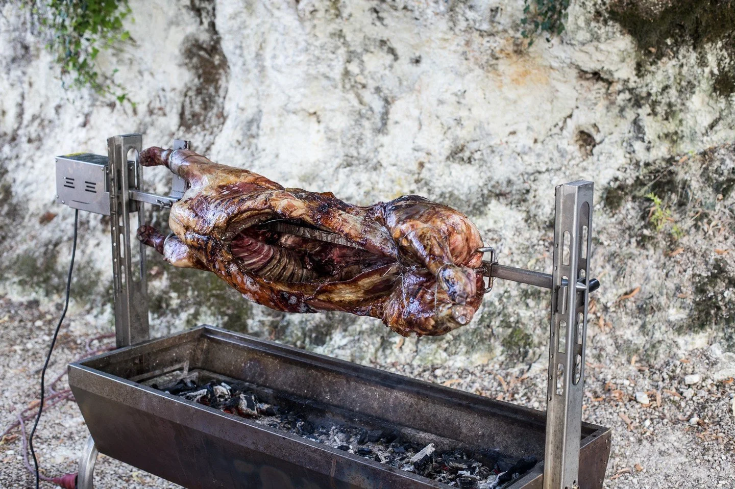 Spit roast lamb cooked over coals for hours and arriving with its suculent juices and what ever sauces you have chosen complimented by handmade sides. We can set up where guests can see it cooking if you want some theatrics on your big day!
Image @co