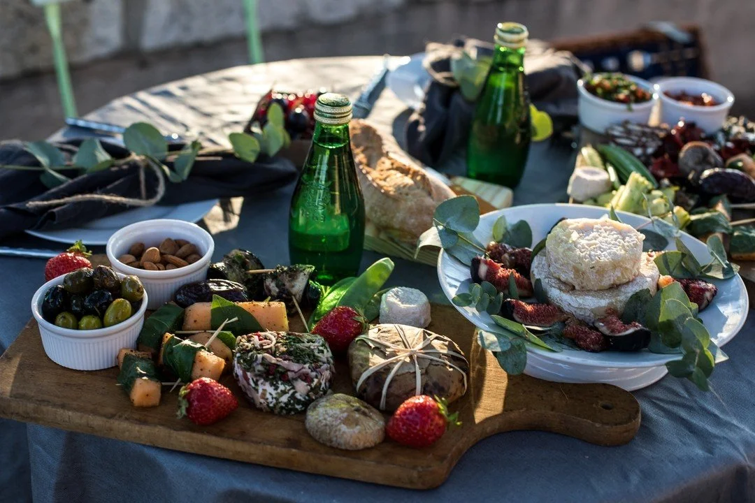 Gourmet picnic for two at a planned elopement in Antibes.
Image @corrinatoughphotography #foodismemories#shanetoughcatering#weddingcaterer#weddingfoodhandmade#weddingcateringfrance#weddingcateringsouthwestfrance#weddingfood