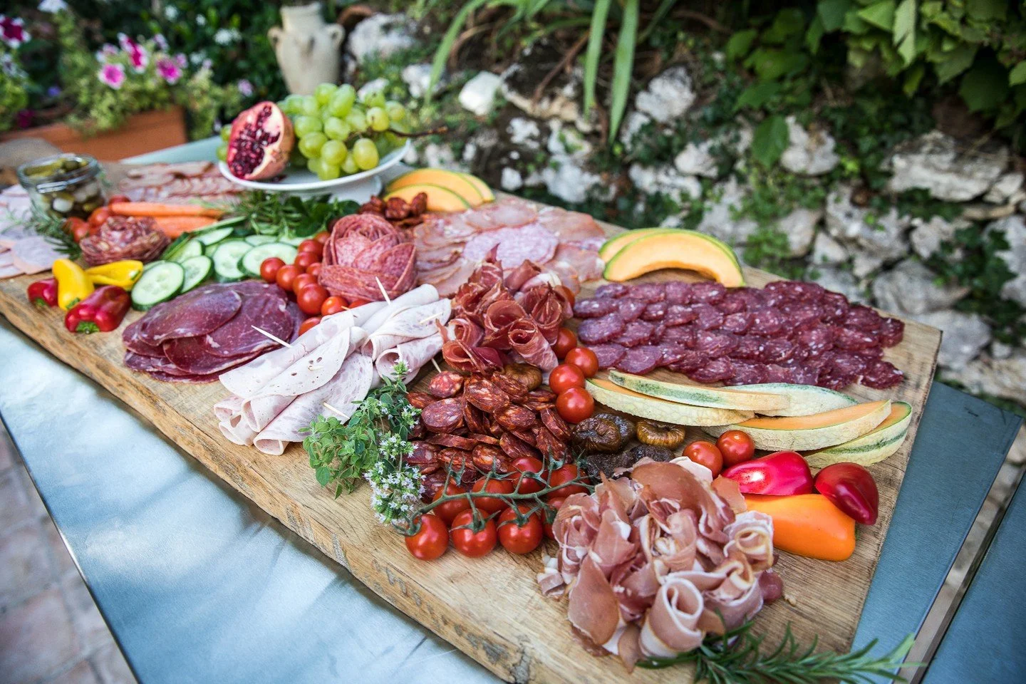Grazing boards to wow your guests
Image @corrinatoughphotography #weddingfood#shanetoughcatering#weddingandeventcateringfrance#weddingcaterersouthwestfrance#cheeseboards#charcuterieboards#weddinggrazingtables