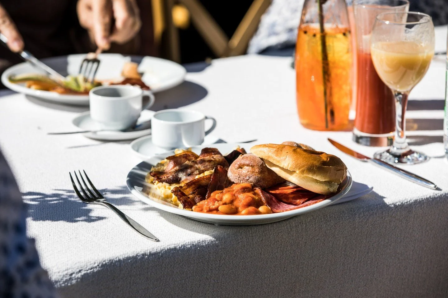 Our brunch hits the spot the day after the night before!
Image @corrinatoughphotography #weddingbrunchfrance#chateaubrunch#buffetbrunch#evventbrunchfrance