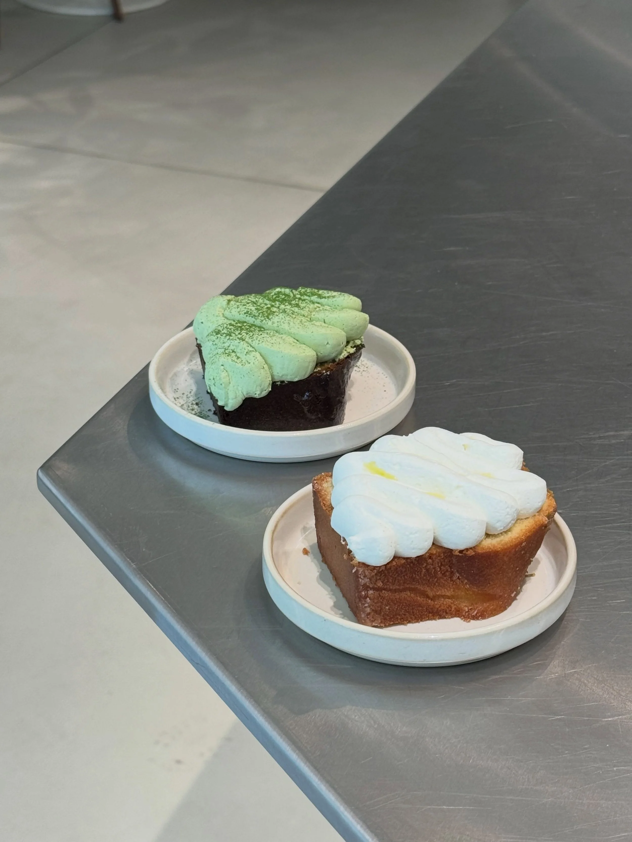 Have you tried our creamy cakes? Our Creamy Matcha Cake and Olive Oil and Yuzu Cake pair perfectly with a good matcha in the morning ☀️

#kagebrussels #matchacake #yuzucake 

Olive oil and Yuzu Cake 🫒🍋

Creamy Matcha Cake 🌱
