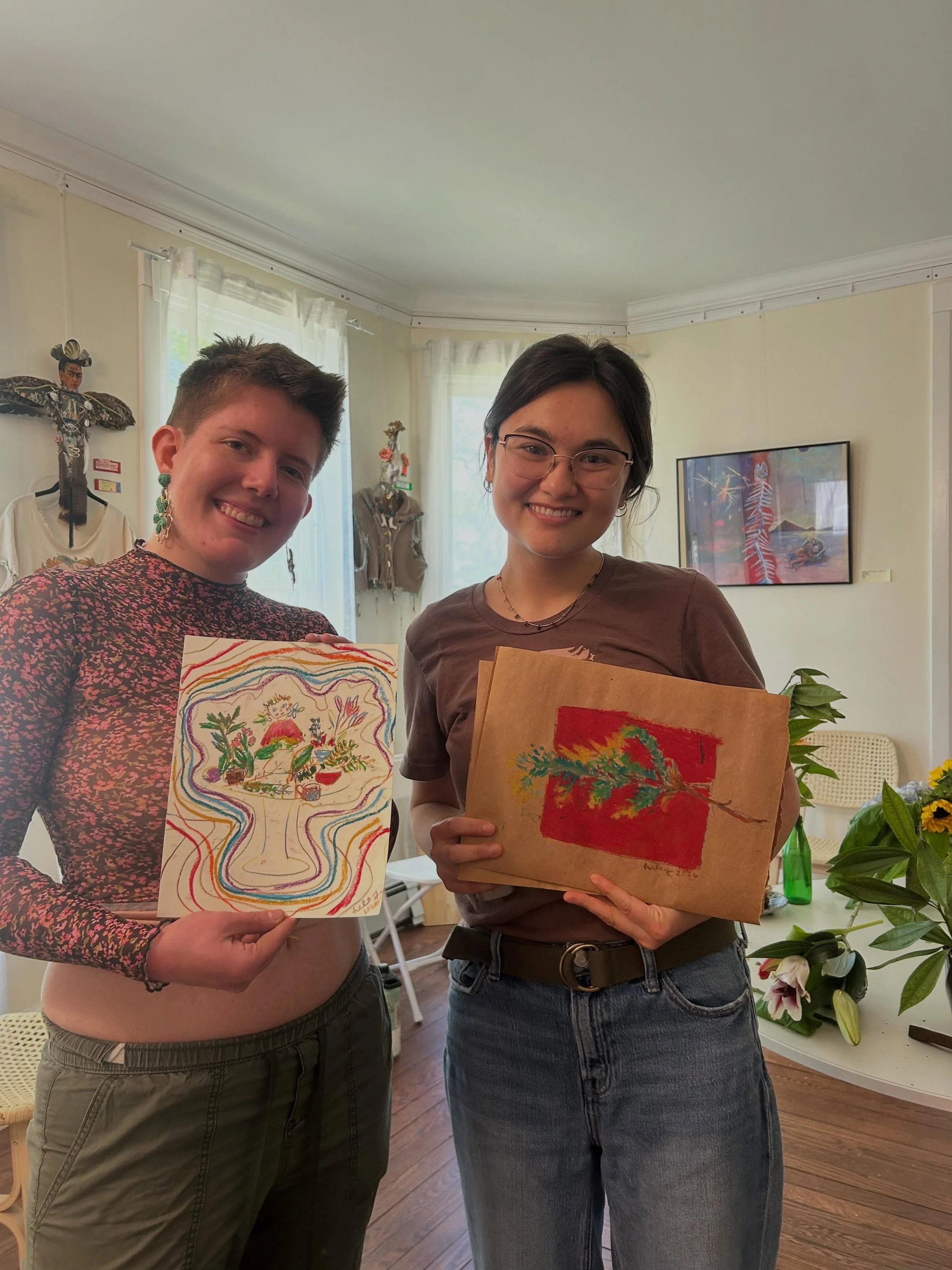 Thanks to all who came out yesterday to draw botanicals with pastels! We all had a great time with @etstew_art guiding our time together and sharing their expertise! 
.
.
.
#ypsi #ypsiart #annarbor #annarborartists #dzanchouse