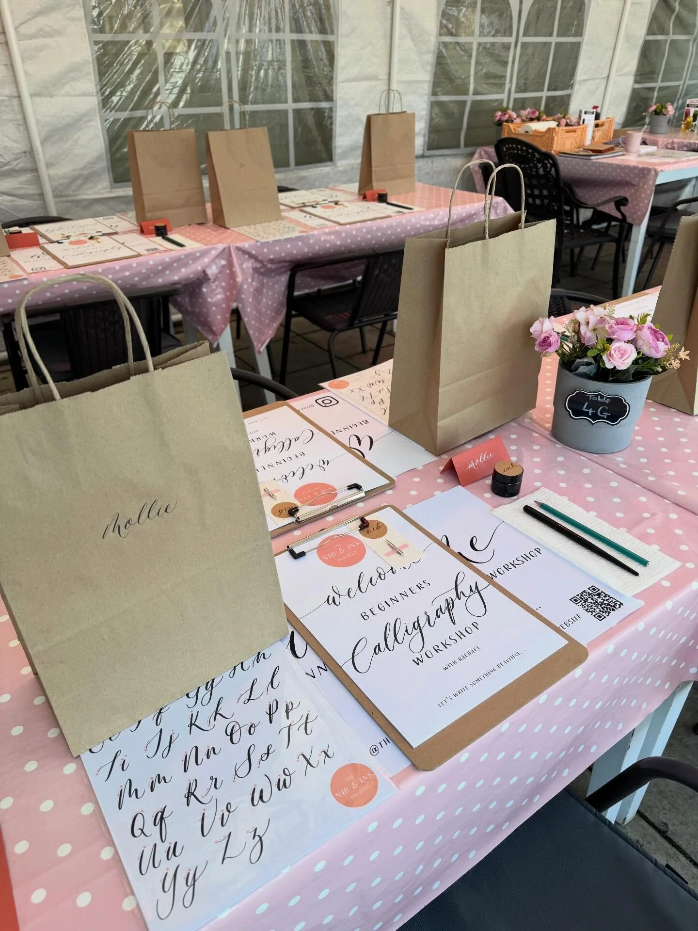 Another lovely morning at @bonniescafehutton for my beginners calligraphy workshop✍🏼

It was good to see everyone relax, slow down and try something new. There were lots of smiles, which is always a good sign!🌻

If you&rsquo;d like to come along to