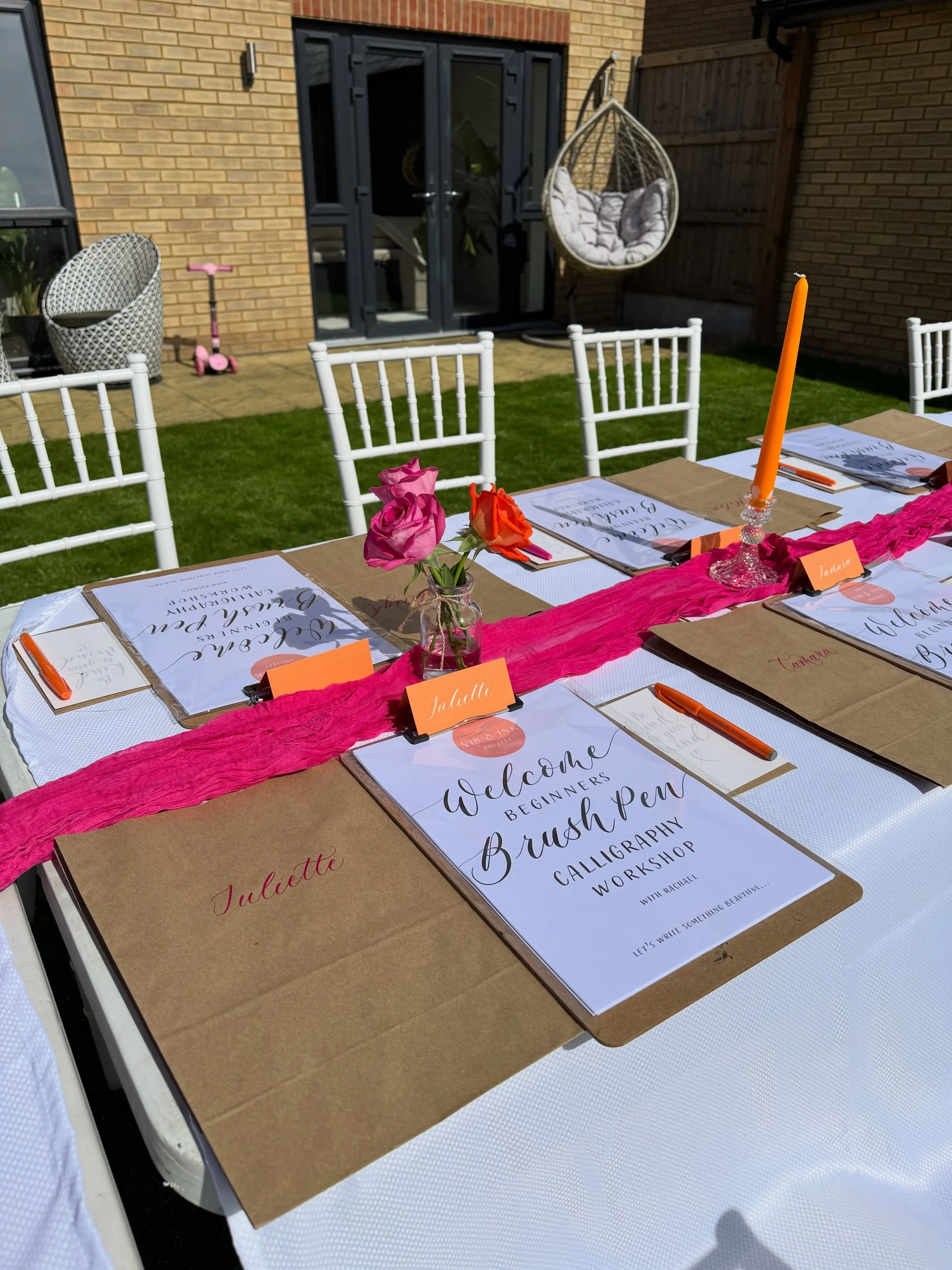 Who said Calligraphy &amp; Cocktails would be a risky combination?😂 

I had the pleasure of running a brush pen workshop for my besties birthday back in June and it was so much fun! We had a mixologist creating the most delicious cocktails, the sun 