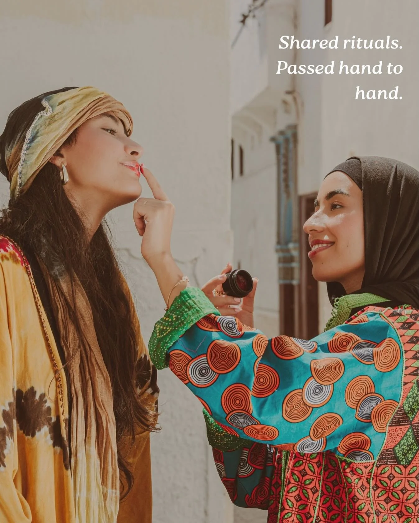 Some rituals aren&rsquo;t meant to be kept alone.
They&rsquo;re taught. Laughed over.
Passed from one hand to another.

Care feels different when it&rsquo;s shared. 🤍

#SharedRituals #RootedInTradition #Umriden
